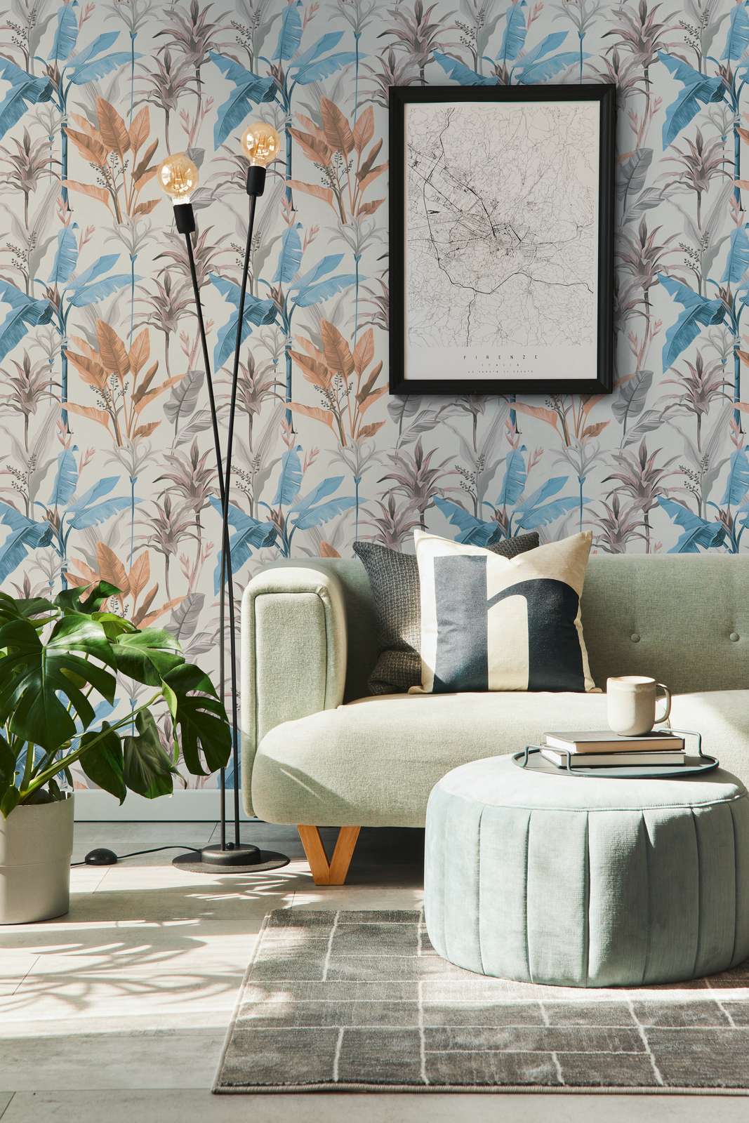             Detailed floral non-woven wallpaper with leaves pattern - blue, grey, cream
        