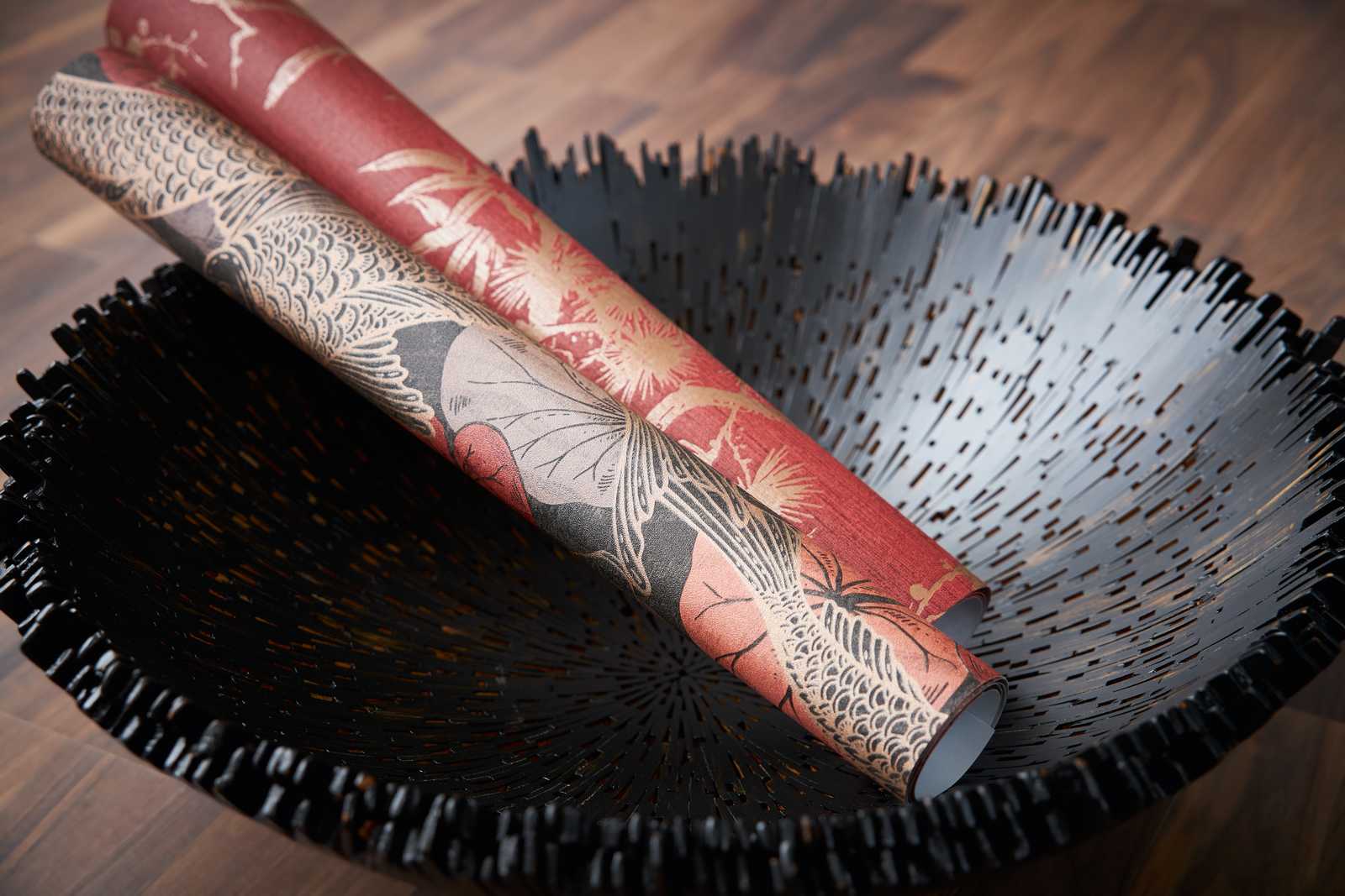             Papier peint à motifs Koi motif avec accents métalliques - marron, rouge, noir
        