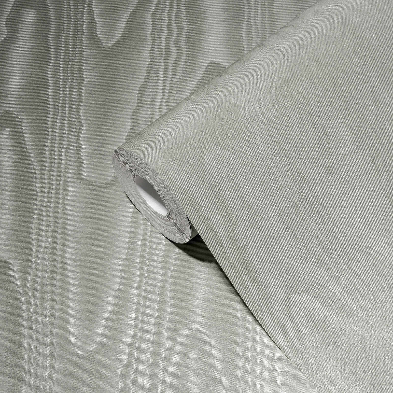             Papel pintado de seda gris plateado moiré y ondulado - Gris
        