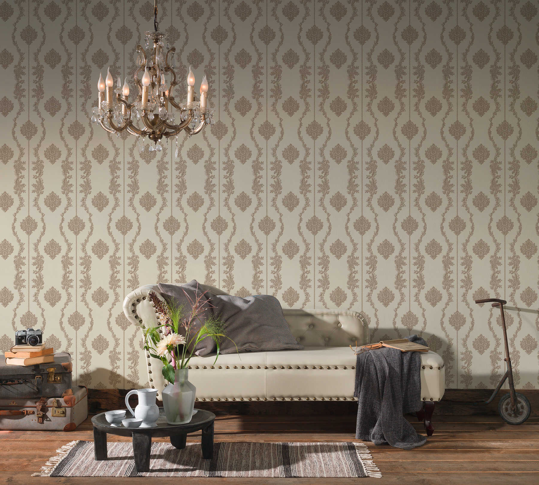             Classic decor wallpaper floral ornament pattern - beige, metallic
        