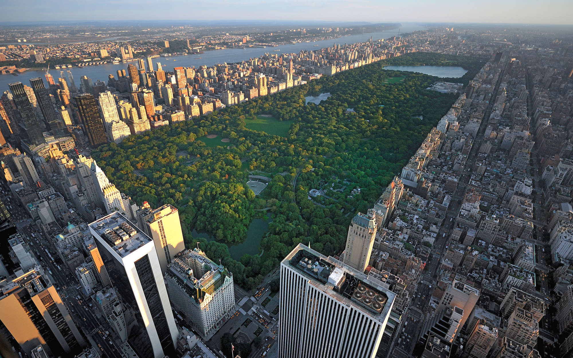             Digital behang New York Central Park van boven - parelmoer glad vlies
        