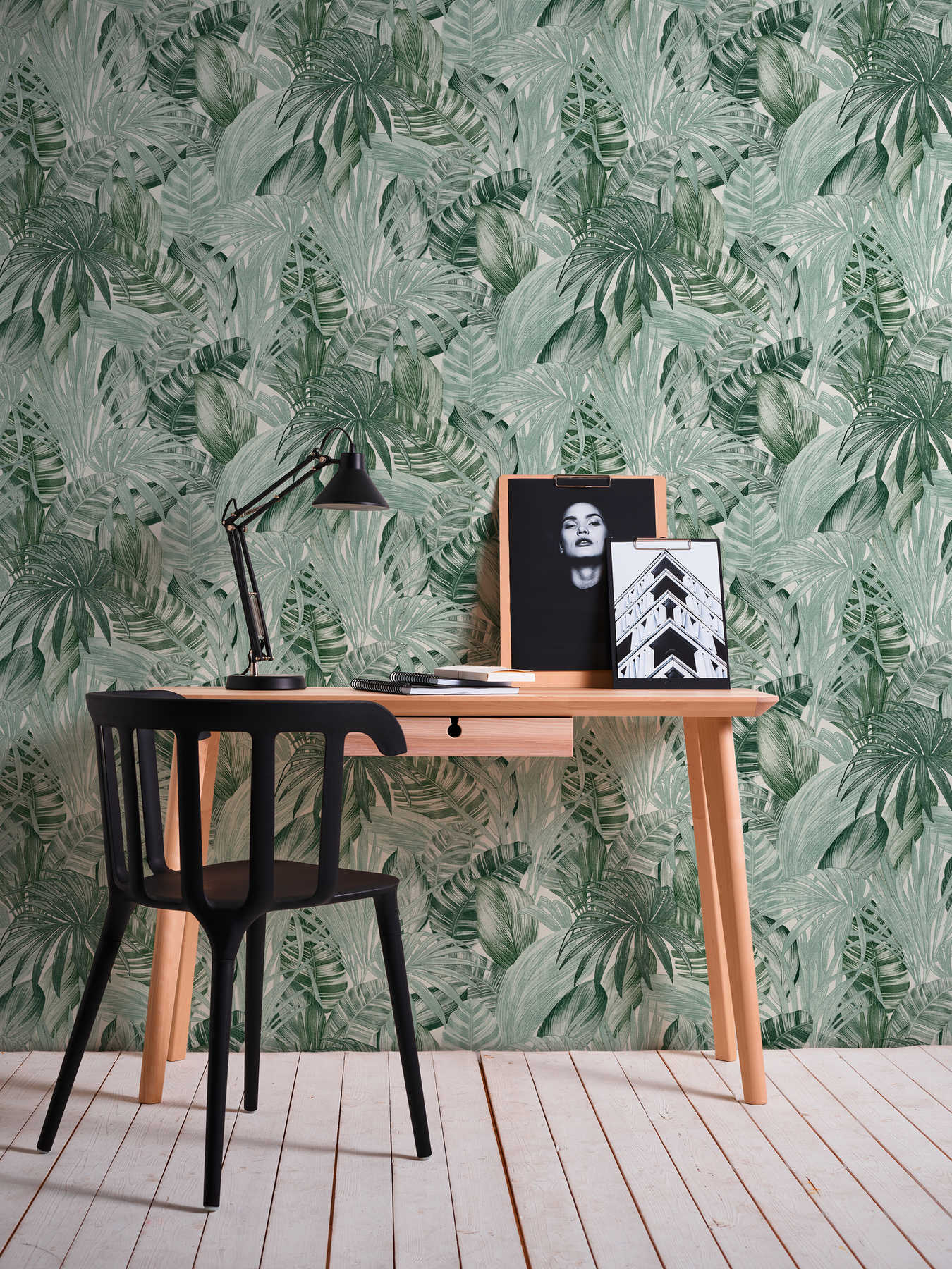             Pattern wallpaper with leaf motif in drawing style - green, white
        