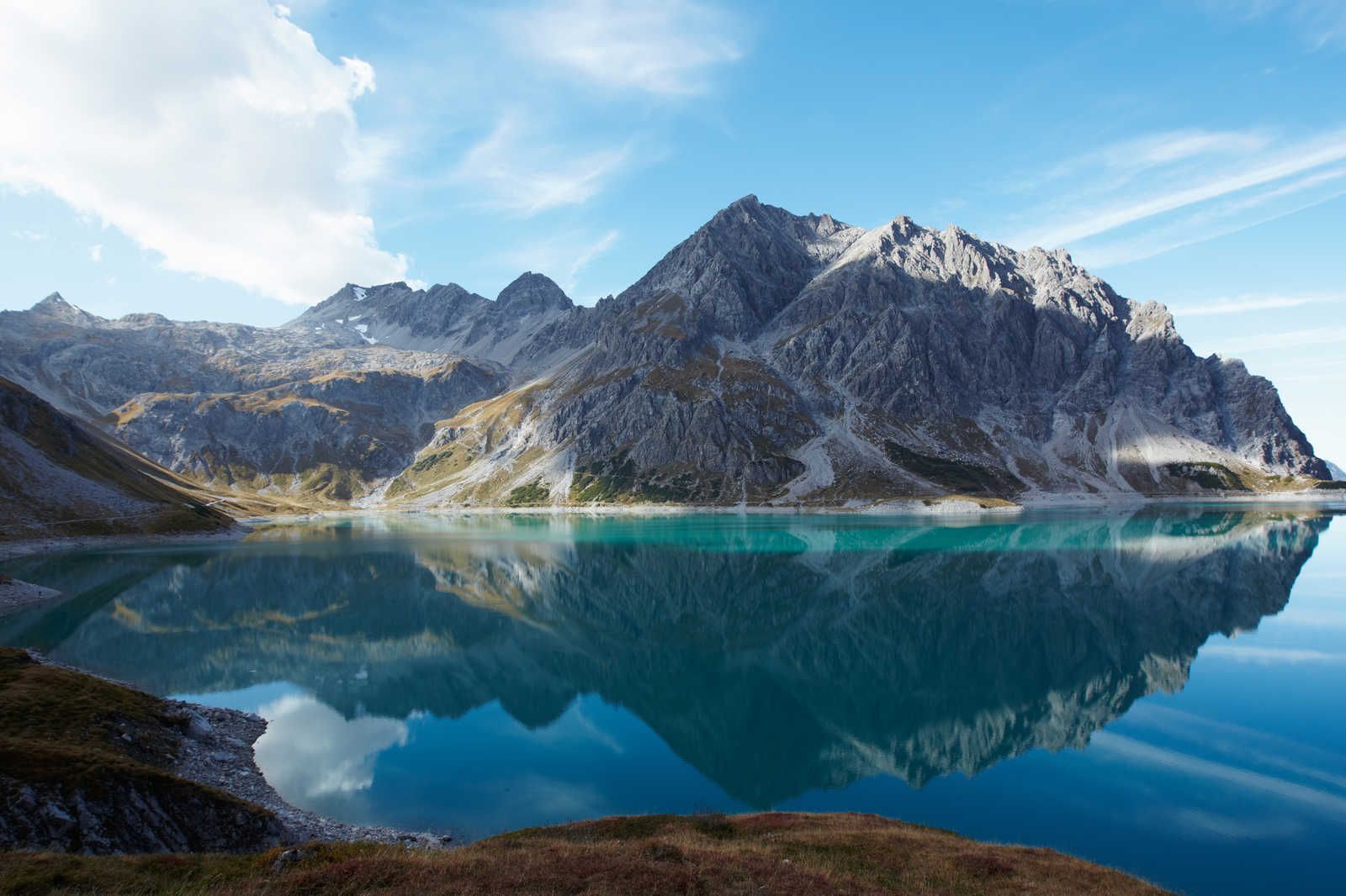             Lac de montagne clair - Tableau toile Naturel Panorama Lac de montagne idyllique - 0,90 m x 0,60 m
        