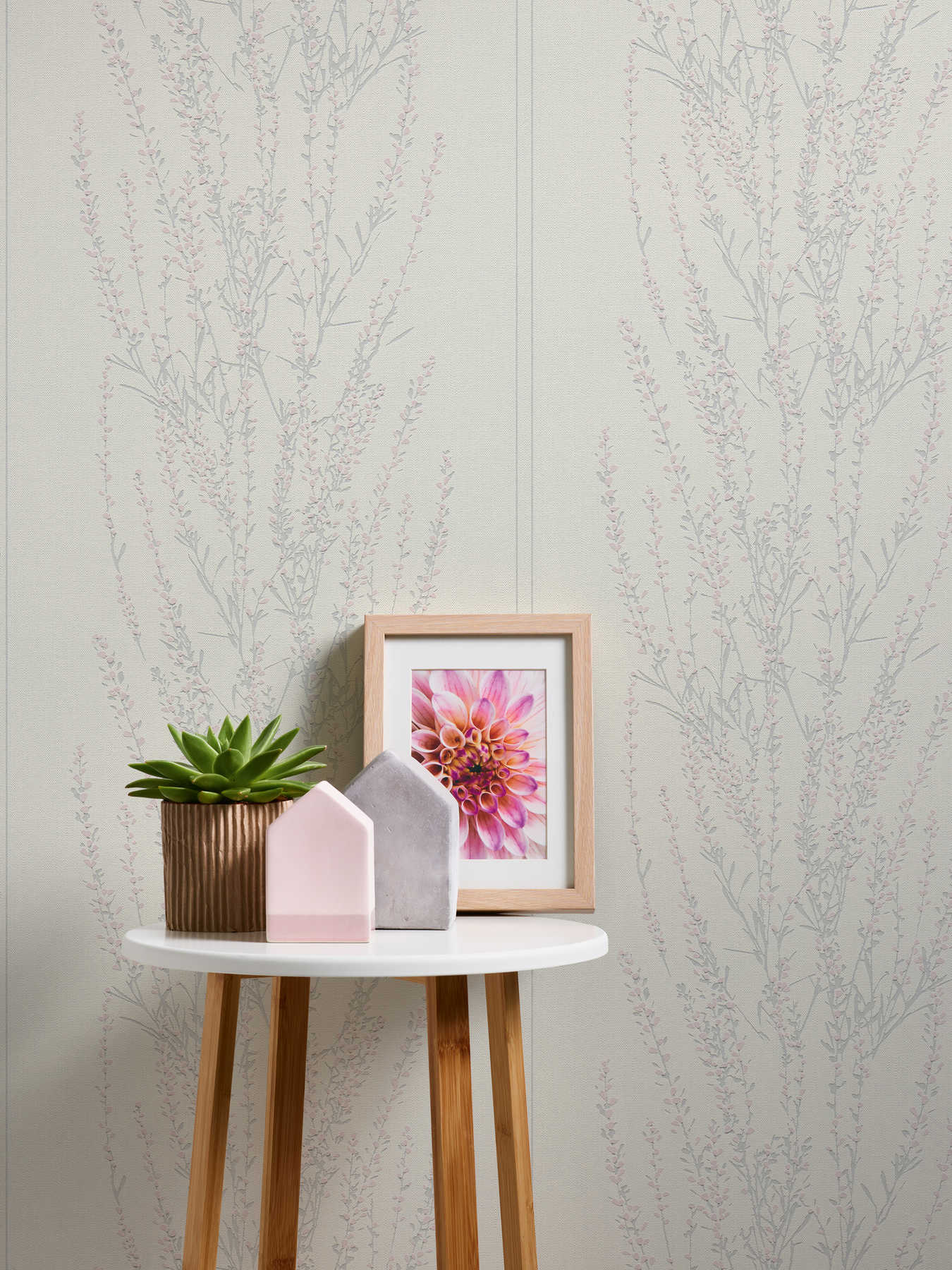             Wallpaper leaf pattern textured, 3D effect - grey, metallic, pink
        