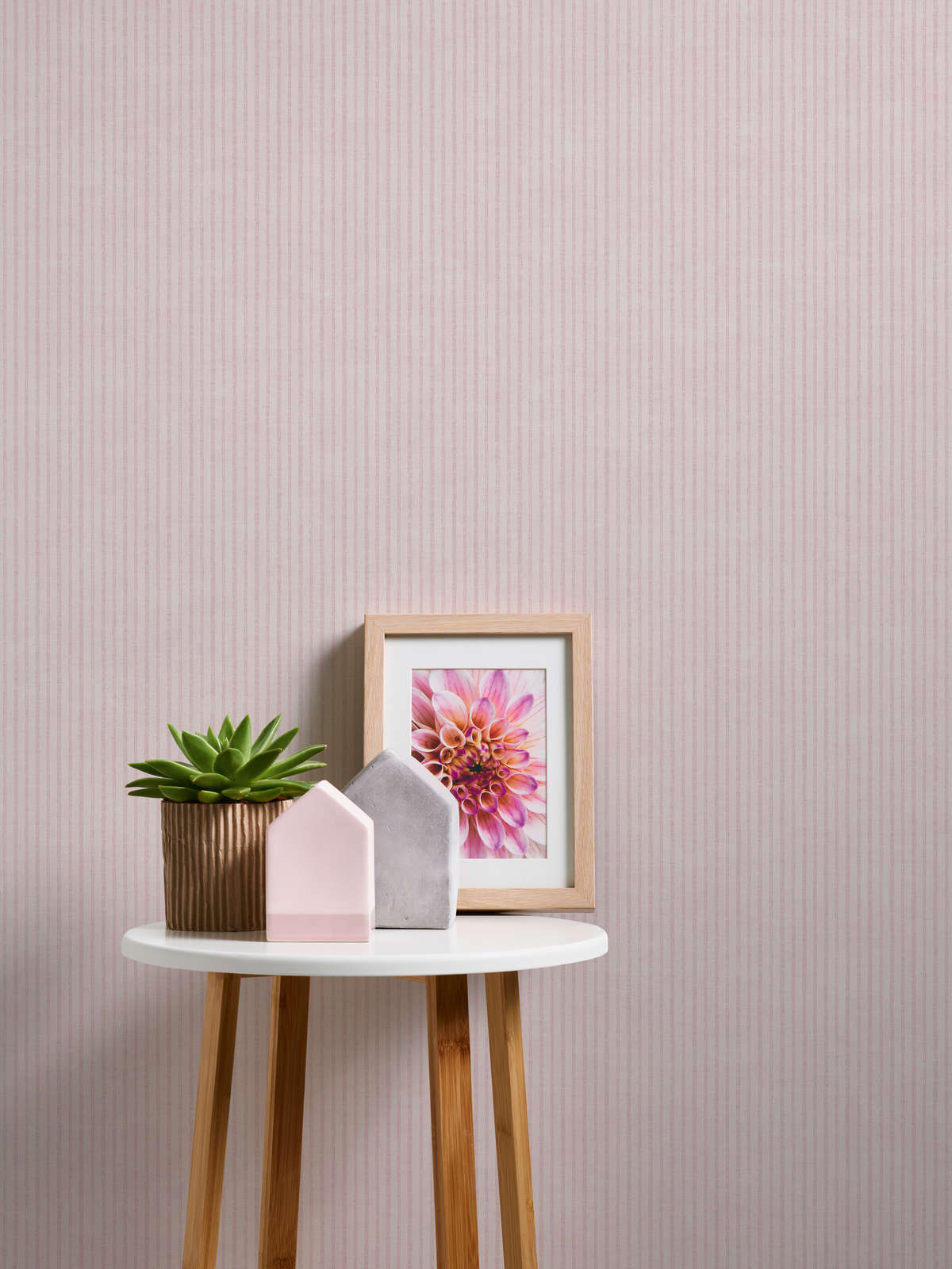             Papier peint à rayures, style maison de campagne - crème, rose
        