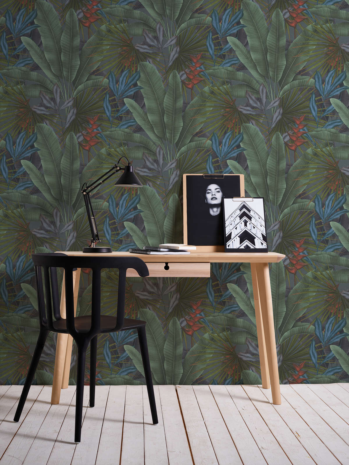             Non-woven wallpaper with jungle leaf pattern and colourful accents - grey, green, red
        