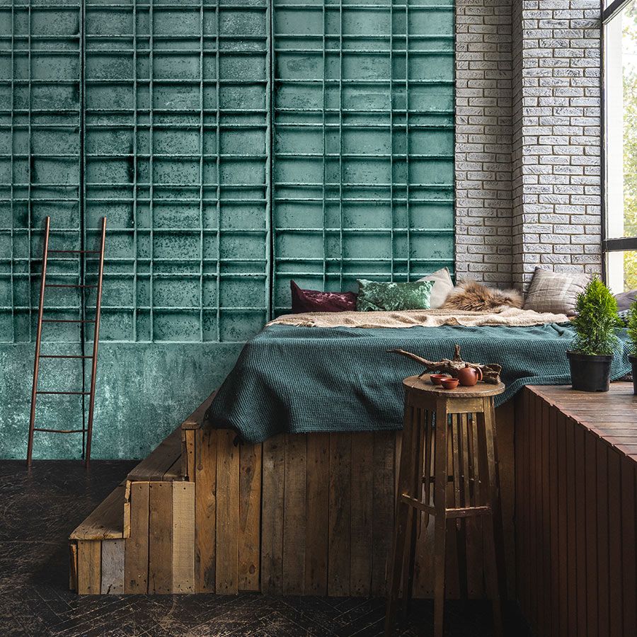 Digital behang »bangalore« - Close-up van een petrolkleurig metalen hek met rechthoekige decoraties - Gladde, licht parelmoerachtige non-woven stof
