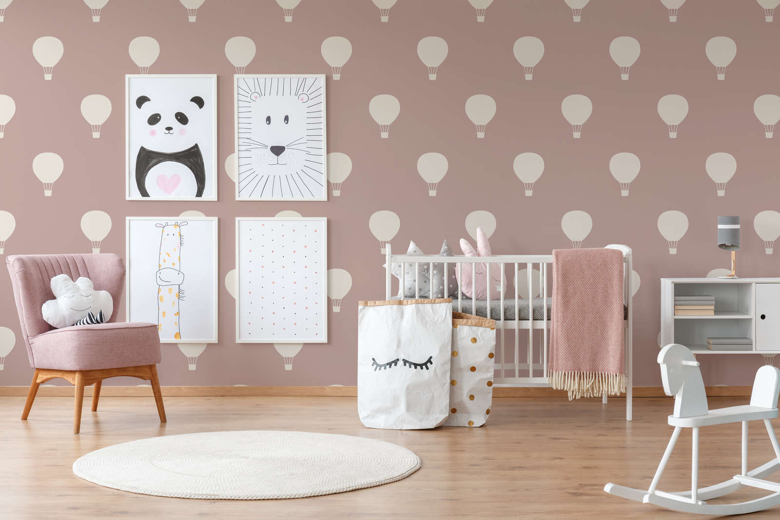             Nursery wallpaper with hot balloon motif - cream, pink
        