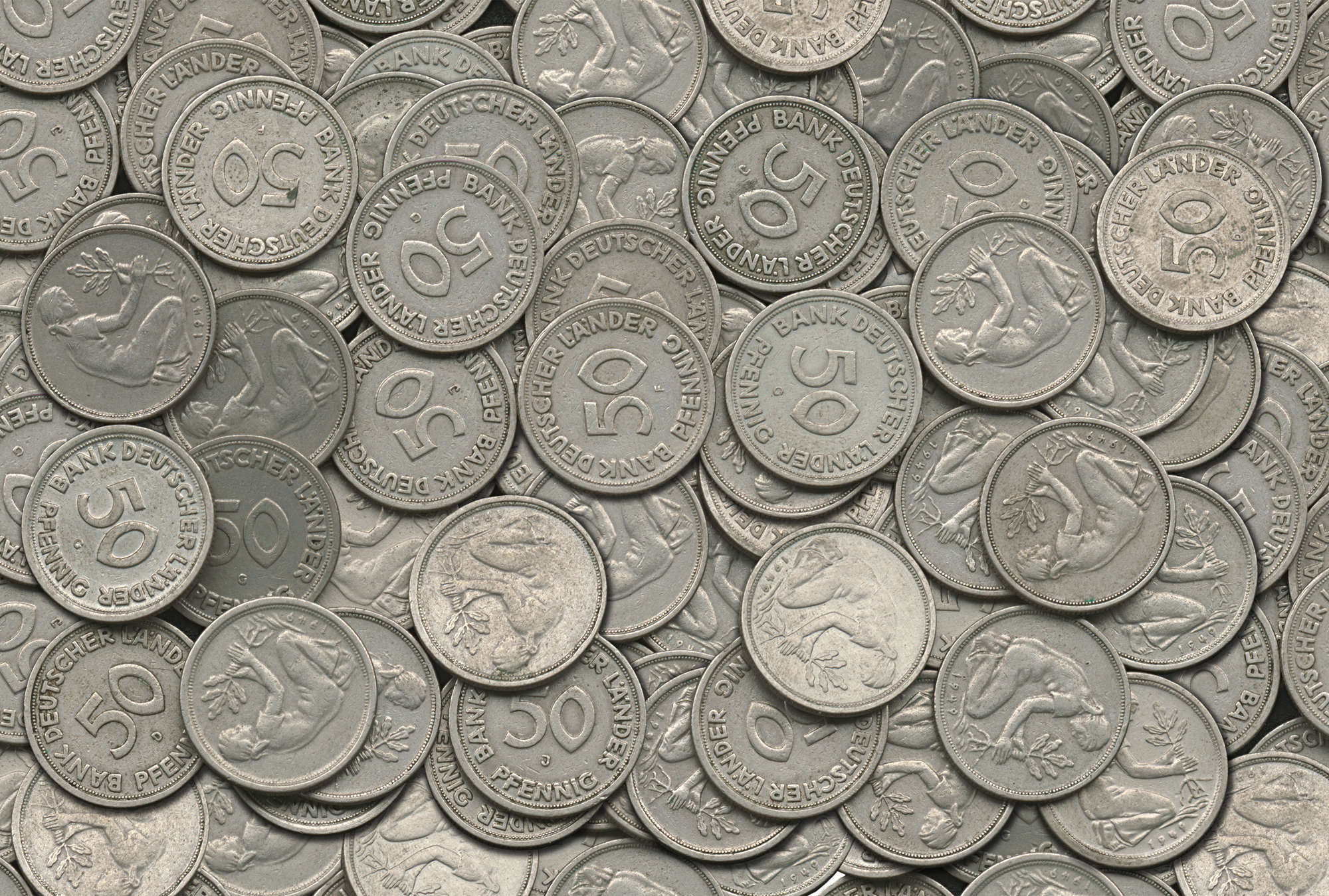             Zilveren Penny Behang met Patina & 3D Effect
        