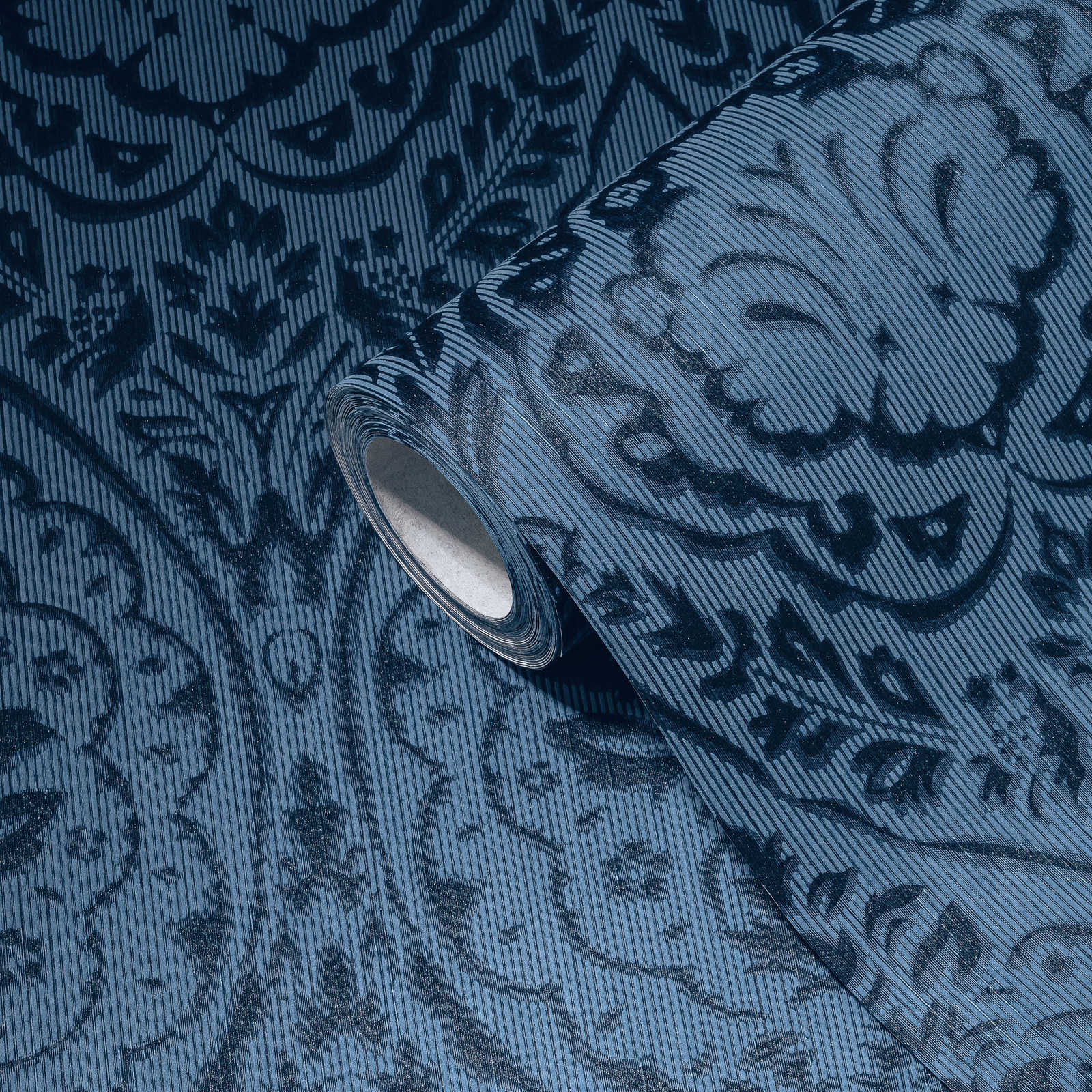             Non-woven wallpaper floral ornaments - blue
        