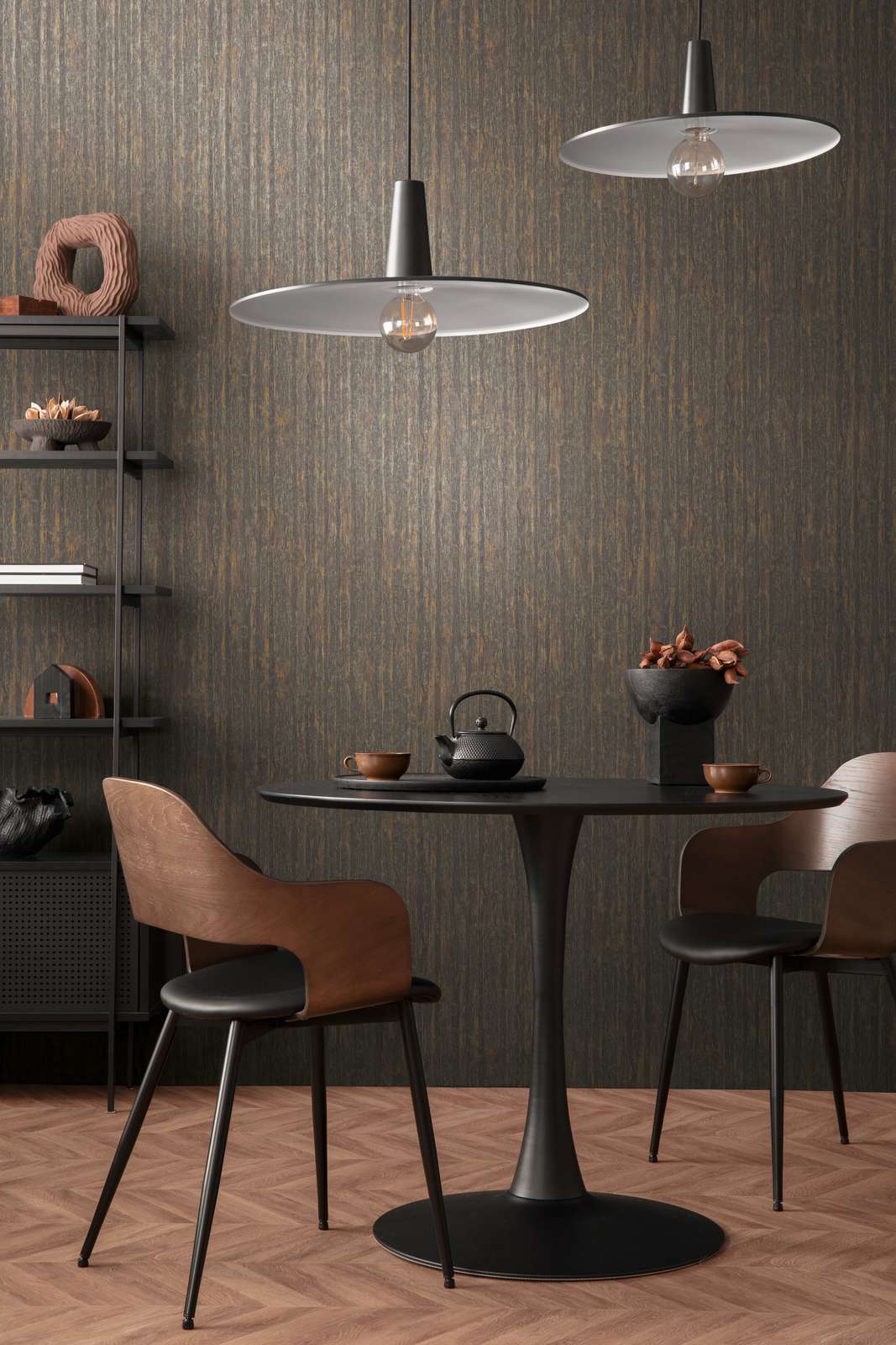             Non-woven wallpaper with wavy line pattern - black, orange, bronze
        