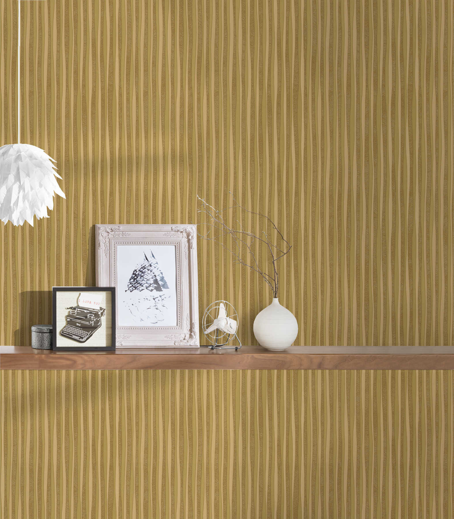             Metallic design wallpaper with line pattern in gold - metallic
        