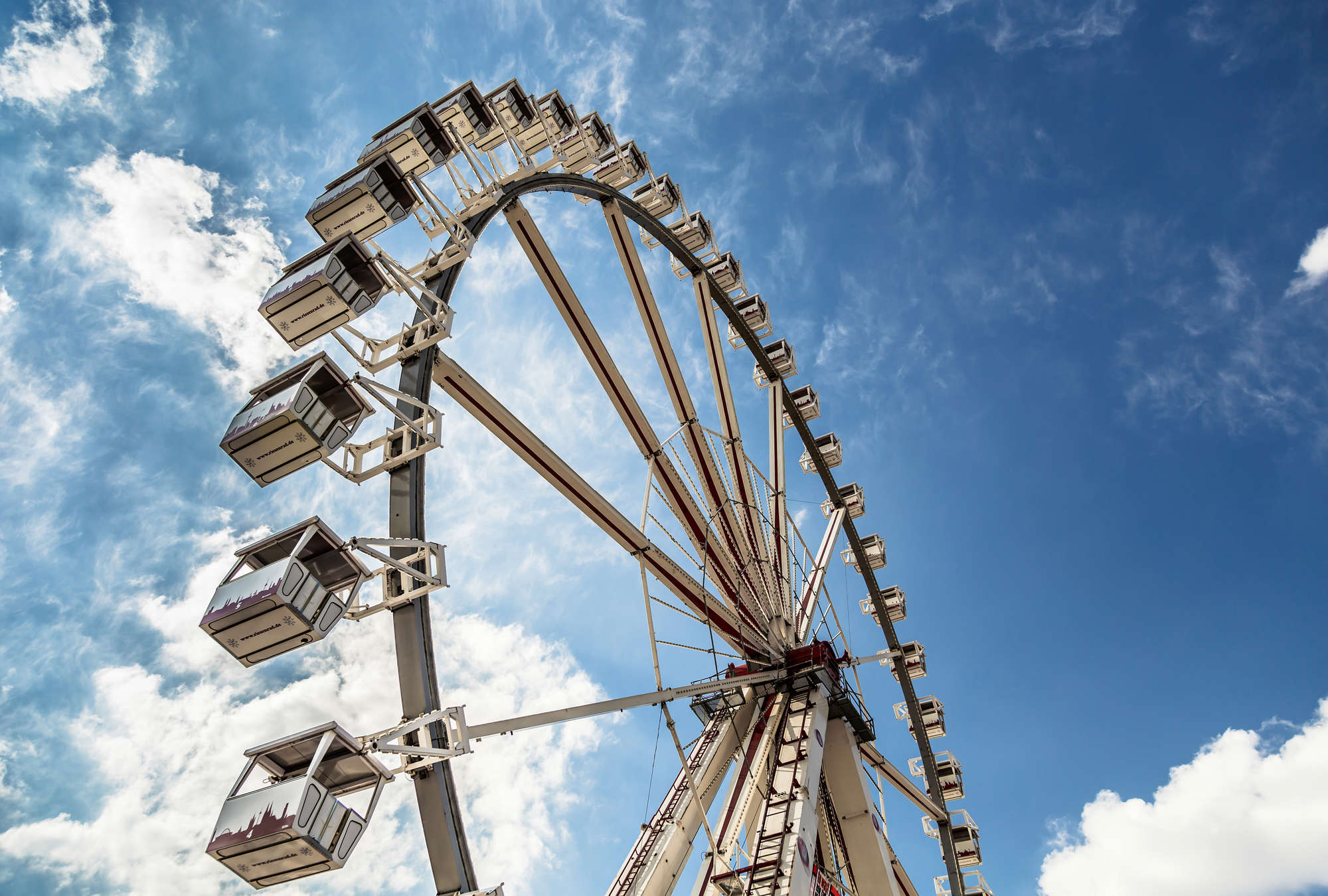             Muurschildering Ferris Wheel - Zicht op de hemel
        