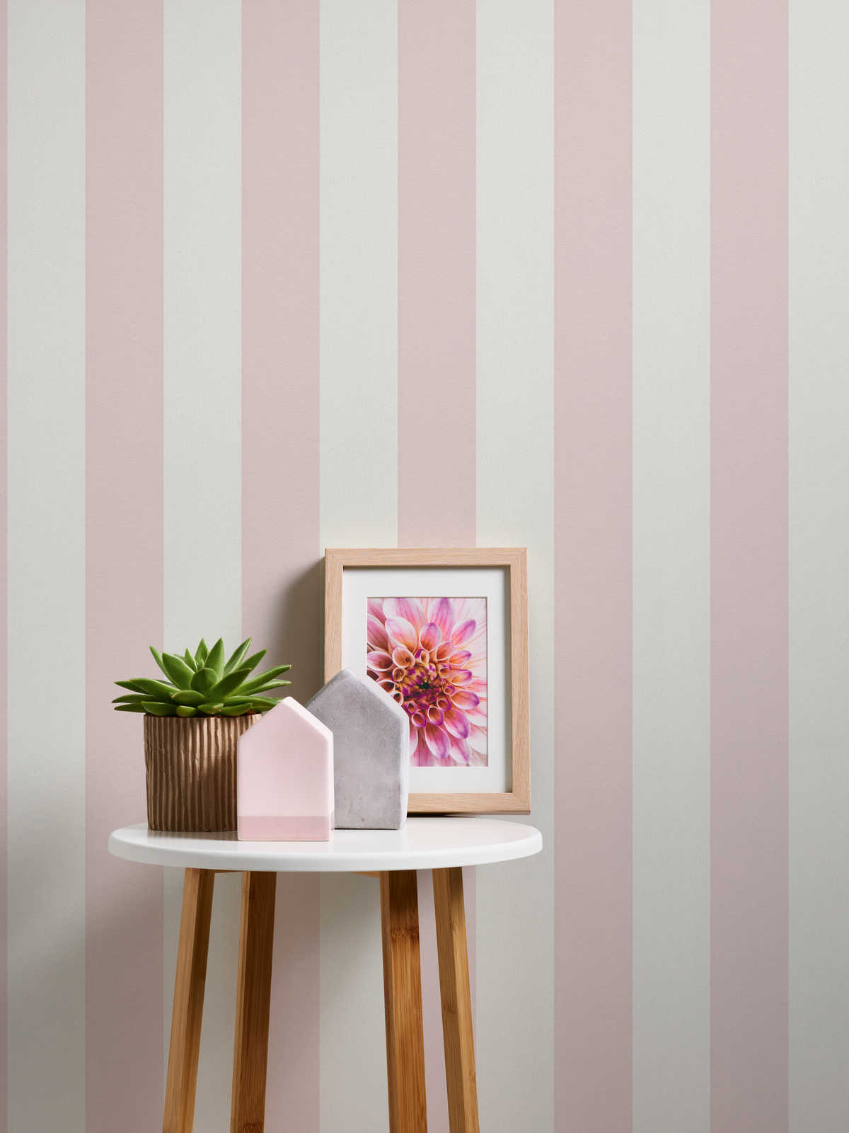             rayures Papier peint à motifs structurés, rayures en bloc rose & blanc
        