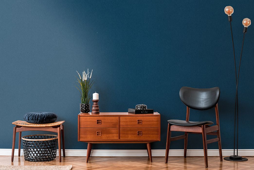 Retro living room with dark blue non-woven wallpaper AS375216