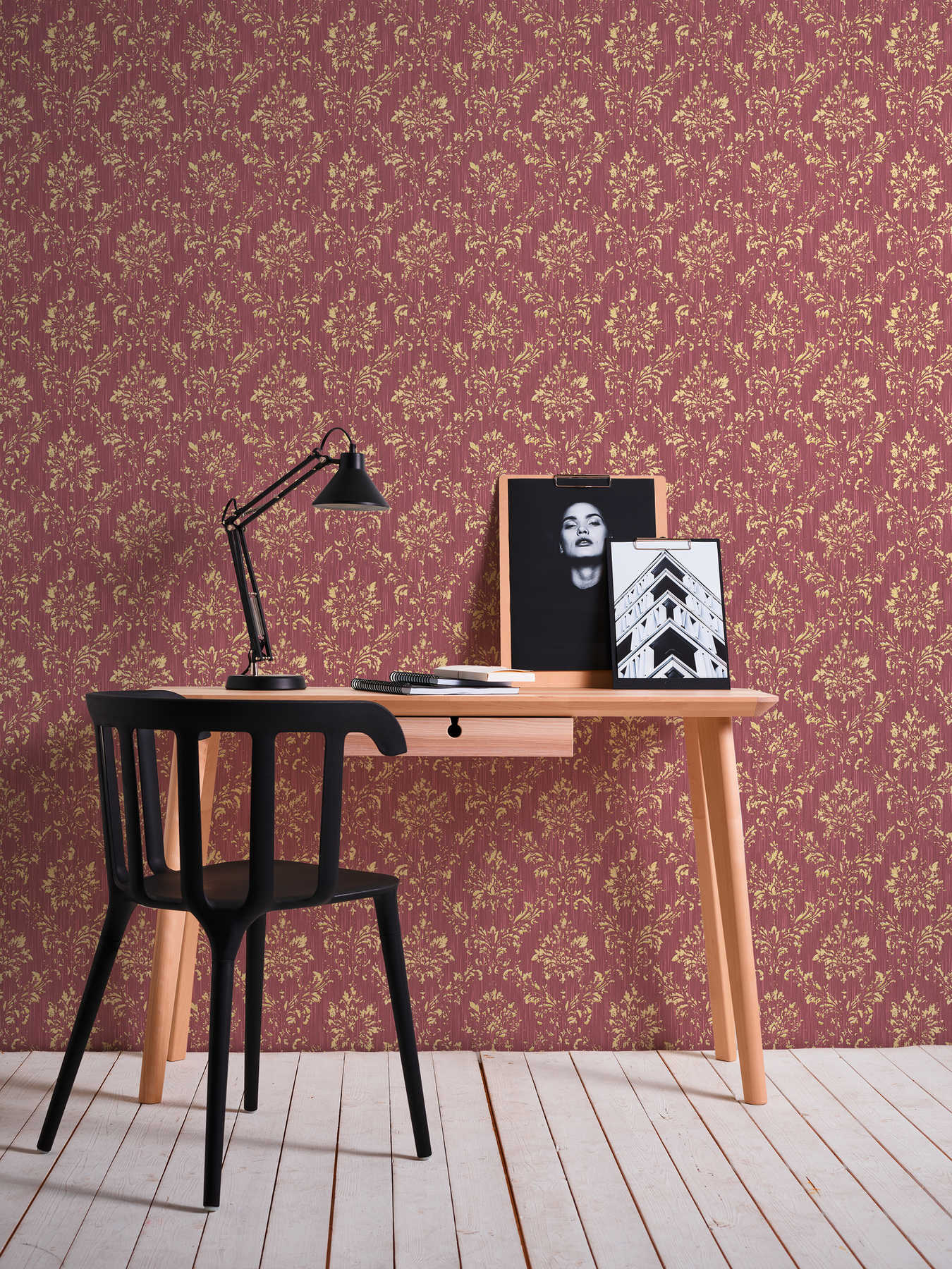             Wallpaper with gold ornaments in used look - red, gold
        
