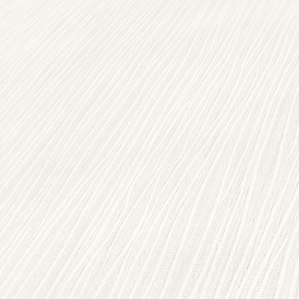             Papierbehang wit met lijnstructuur
        