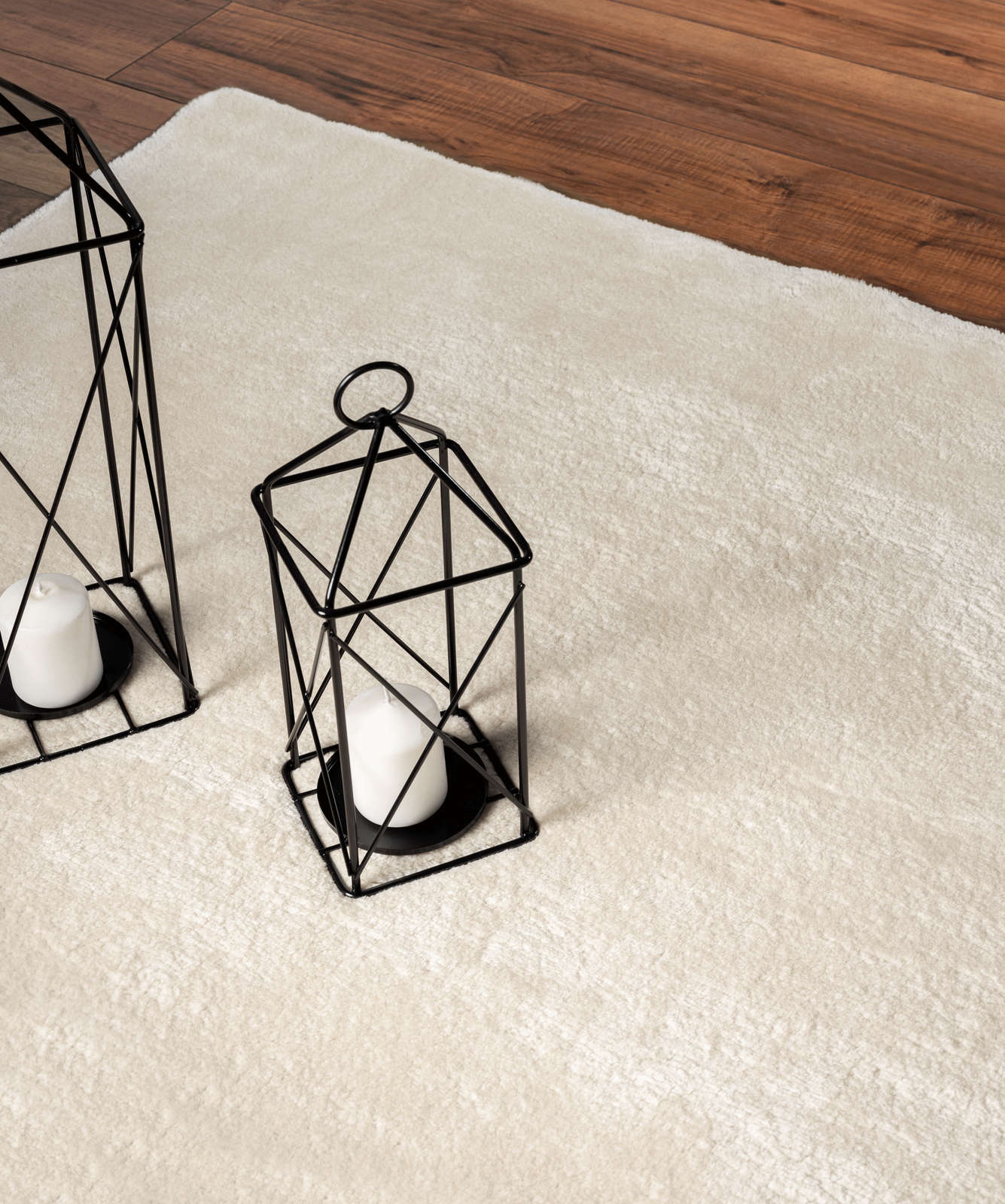             Soft high pile carpet in beige - 110 x 60 cm
        