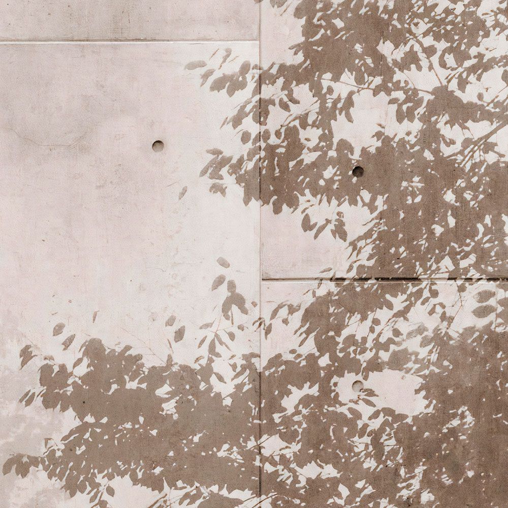             papier peint en papier panoramique »mytho« - cimes d'arbres sur dalles de béton - intissé premium lisse et légèrement brillant
        