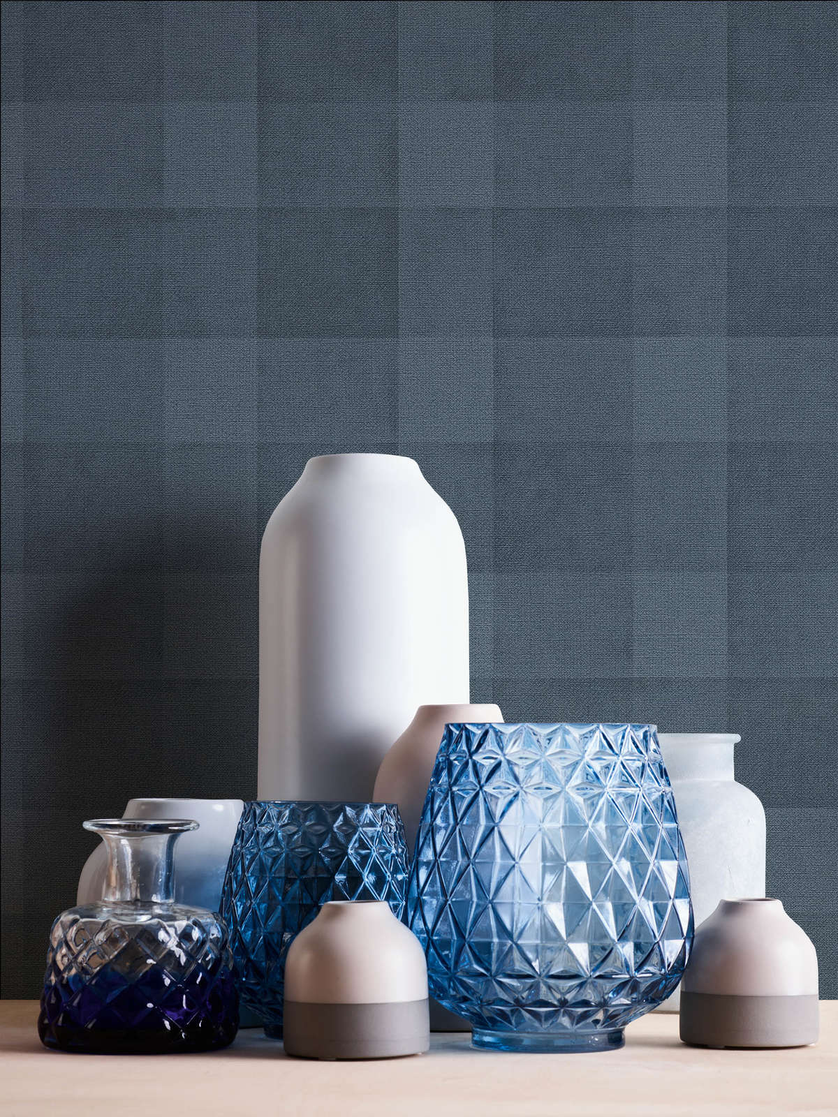             PVC-free wallpaper with graphic check pattern - blue
        