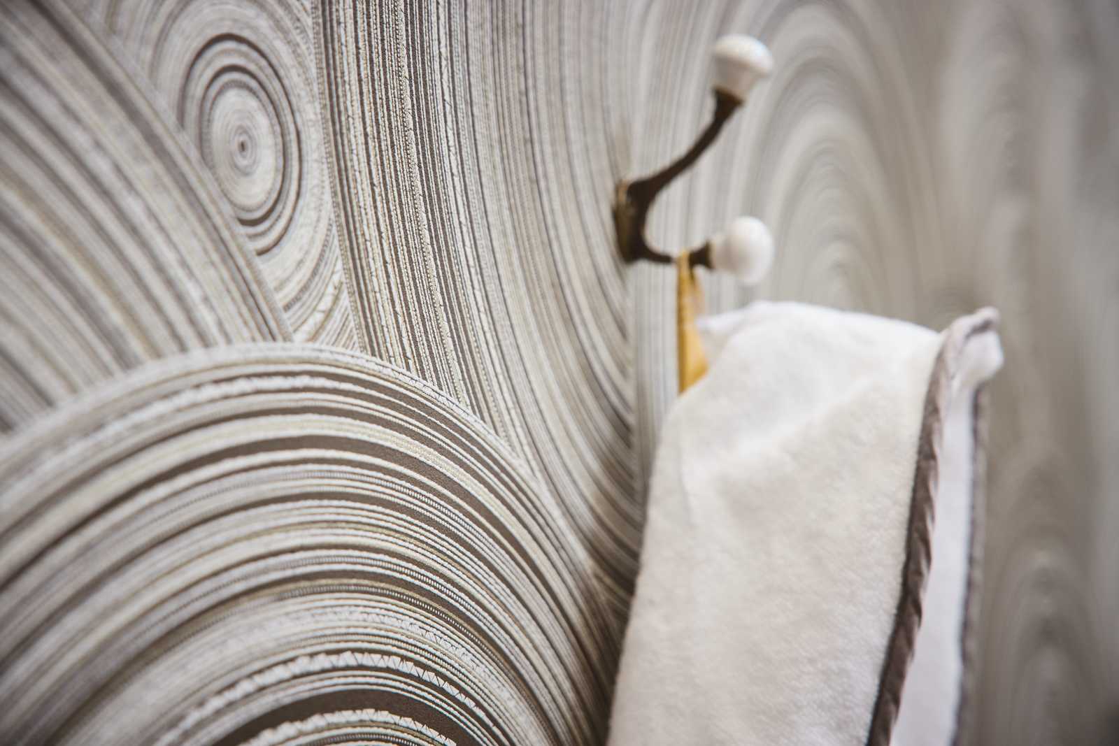             Cirkelvormig behang met ethno design met textuureffect - bruin, crème
        