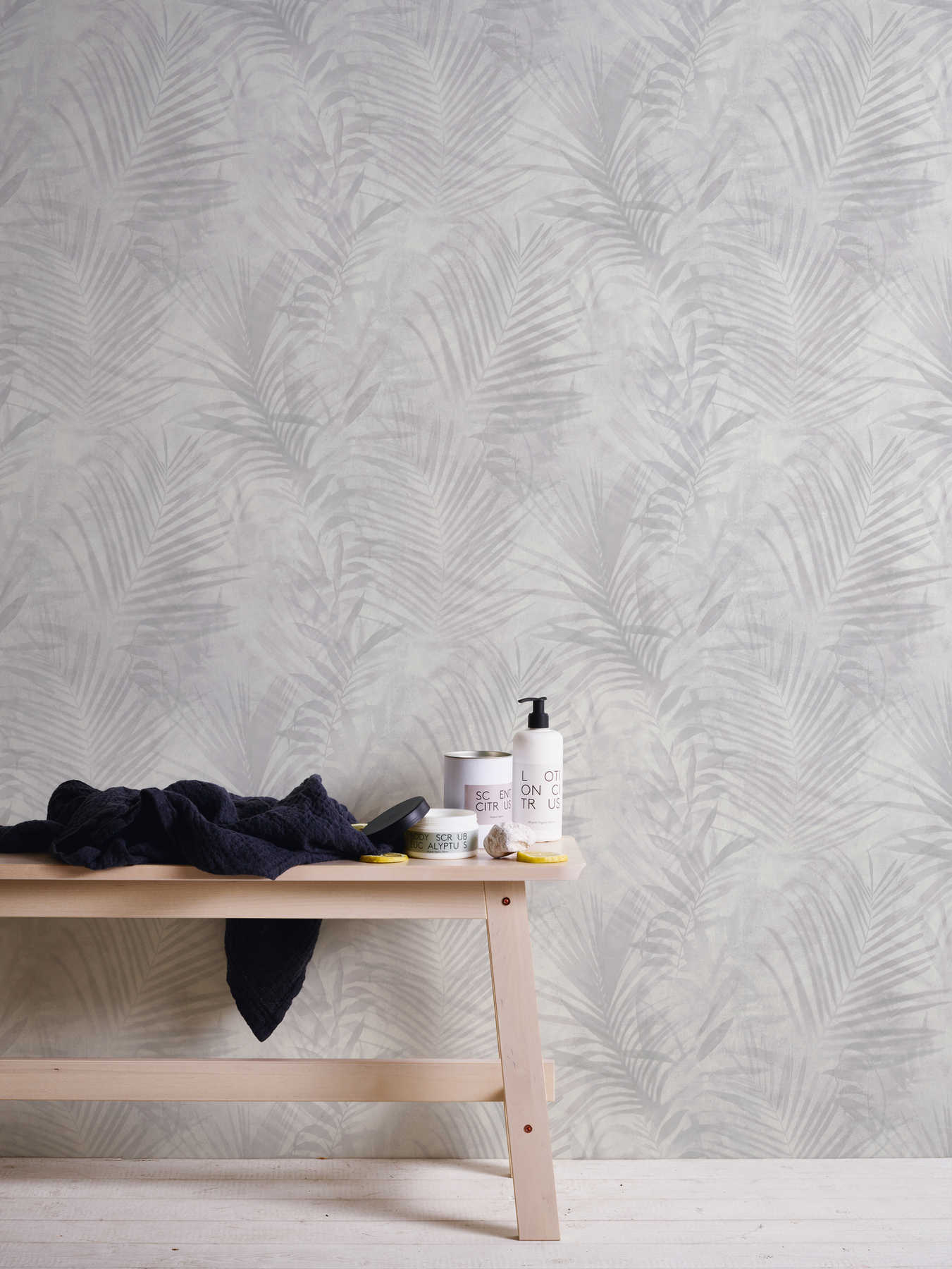             behang palmboom patroon in linnen look - grijs, wit, crème
        