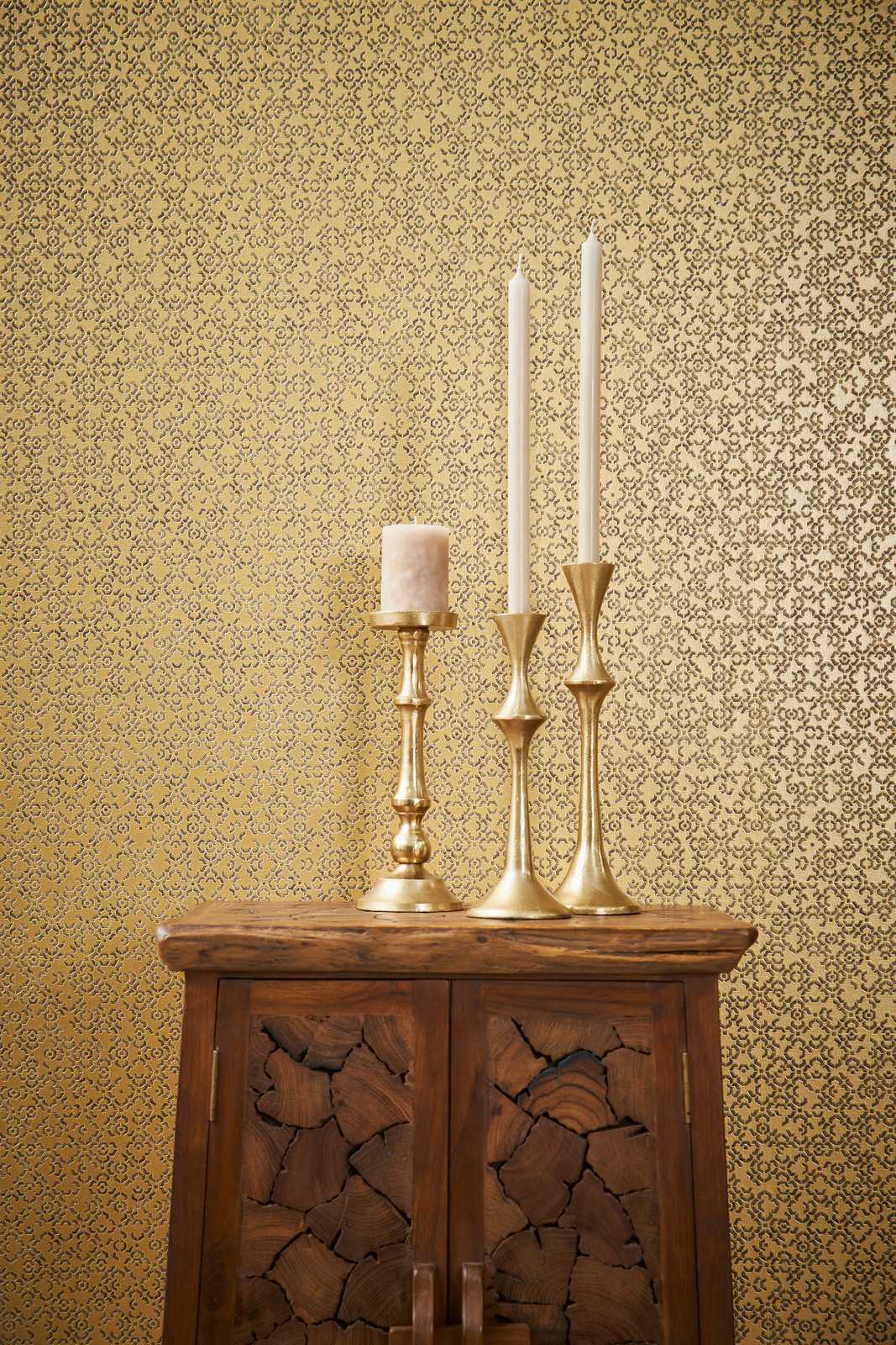             Gouden patroonbehang met 3D effect & metallic glans - Bruin, Geel, Metallic
        