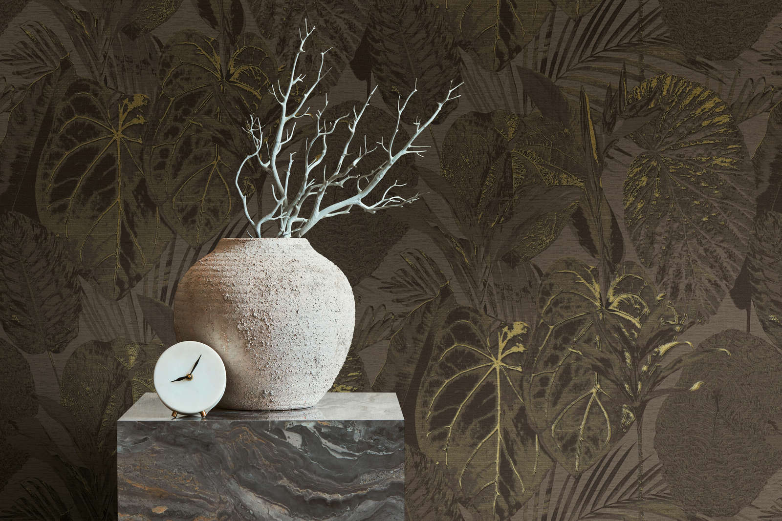             Non-woven wallpaper with jungle pattern lightly textured, matt - brown, black, gold
        