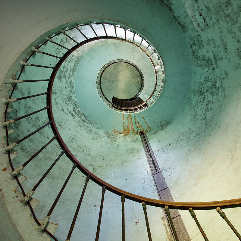 Fotomural escalera antigua con escalera de caracol - vellón liso nacarado

