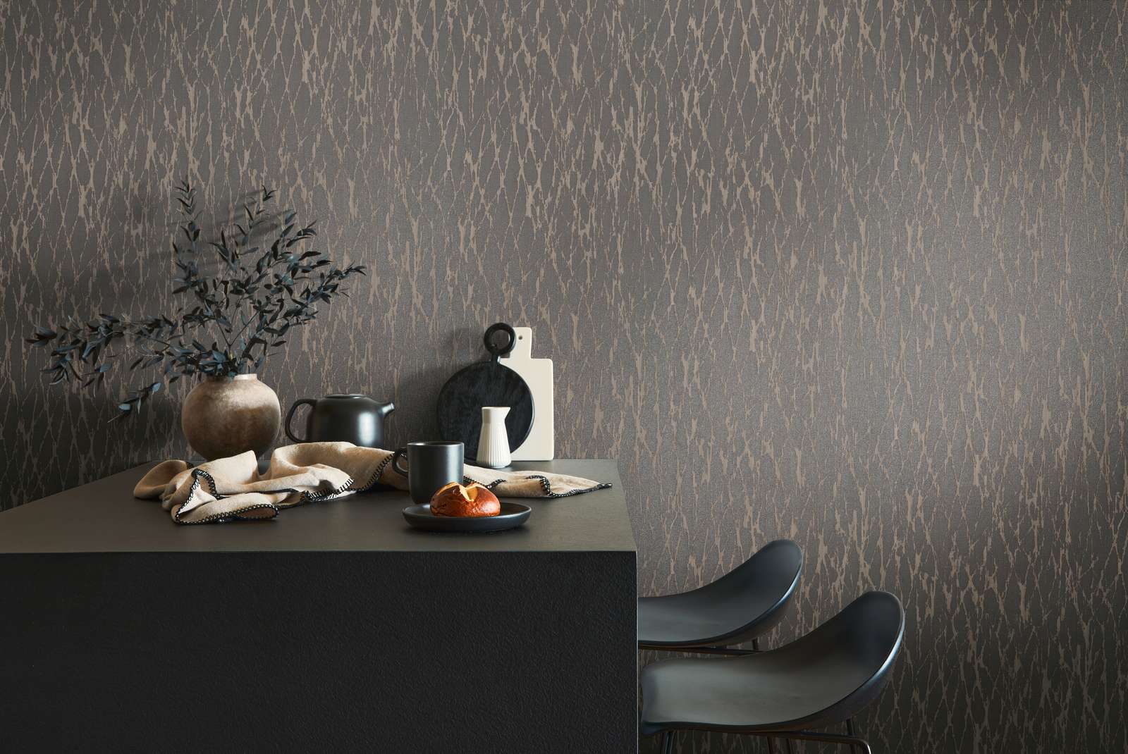            Non-woven wallpaper with wavy line pattern - black, brown, beige
        