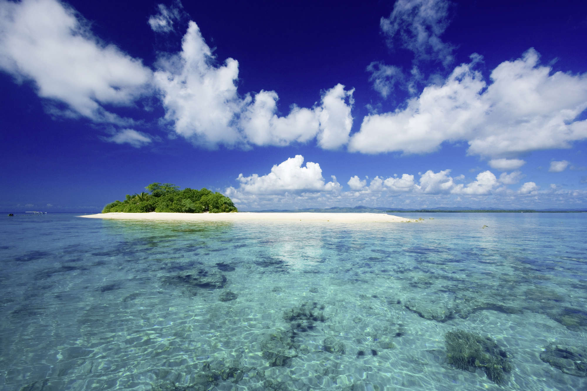             Île Papier peint panoramique mer avec petite île sur intissé lisse premium
        