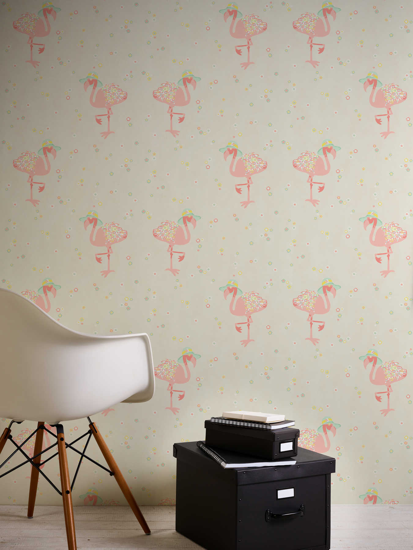             Non-woven wallpaper flamingo & flowers pattern - beige, pink
        