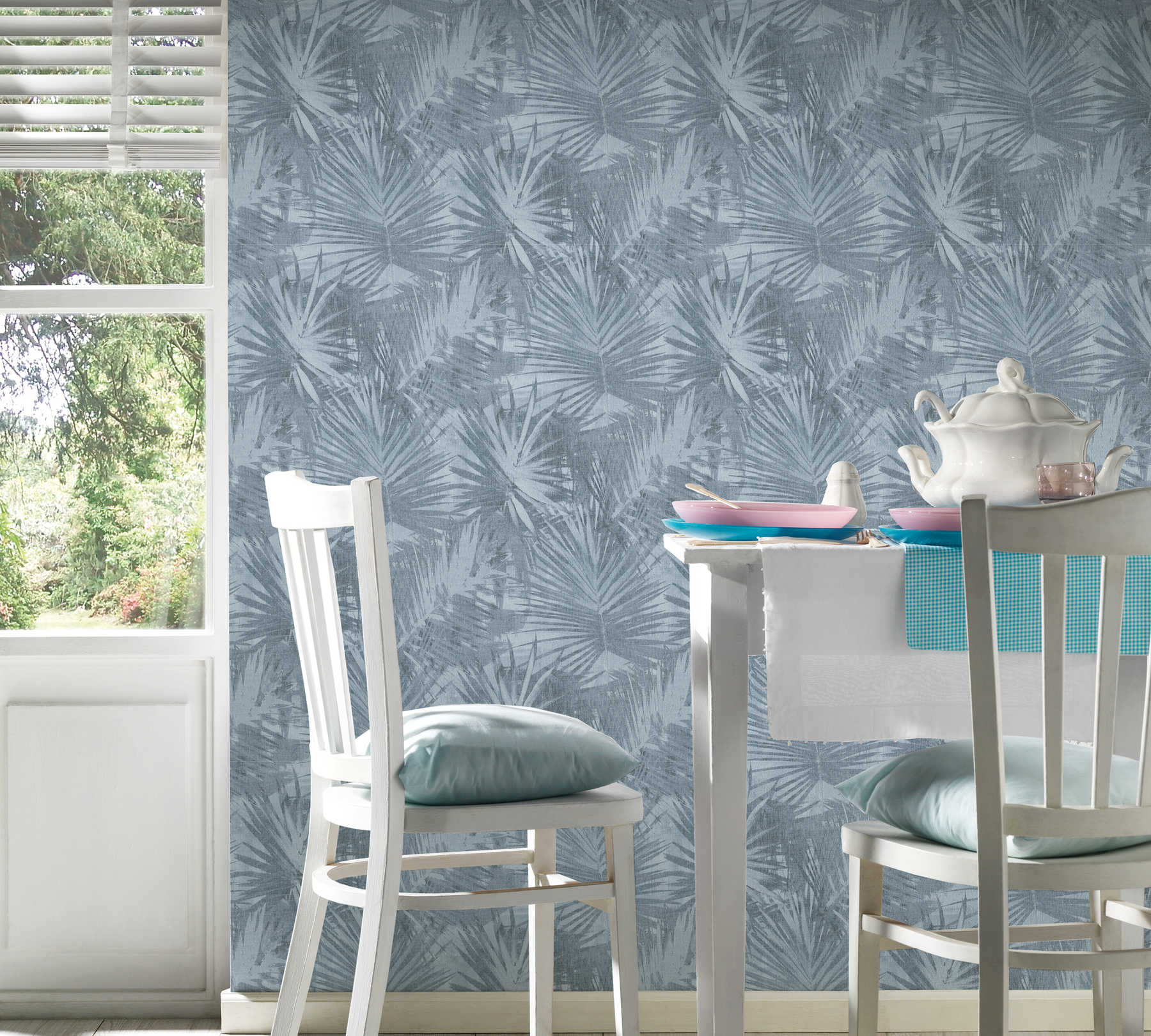             Linen look non-woven wallpaper with natural leaf pattern - blue
        