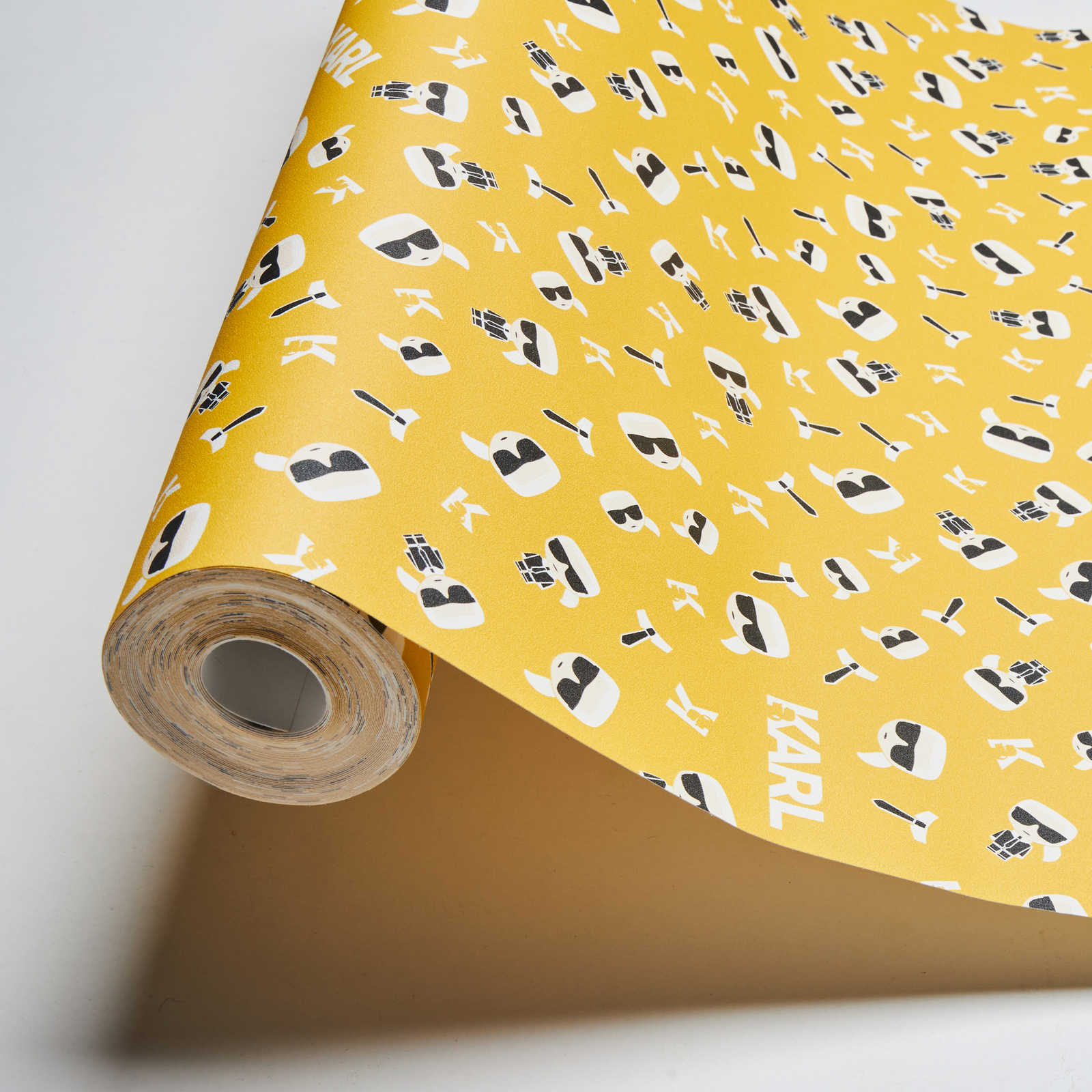             Papel pintado no tejido Karl LAGERFELD diseño cómico - amarillo
        