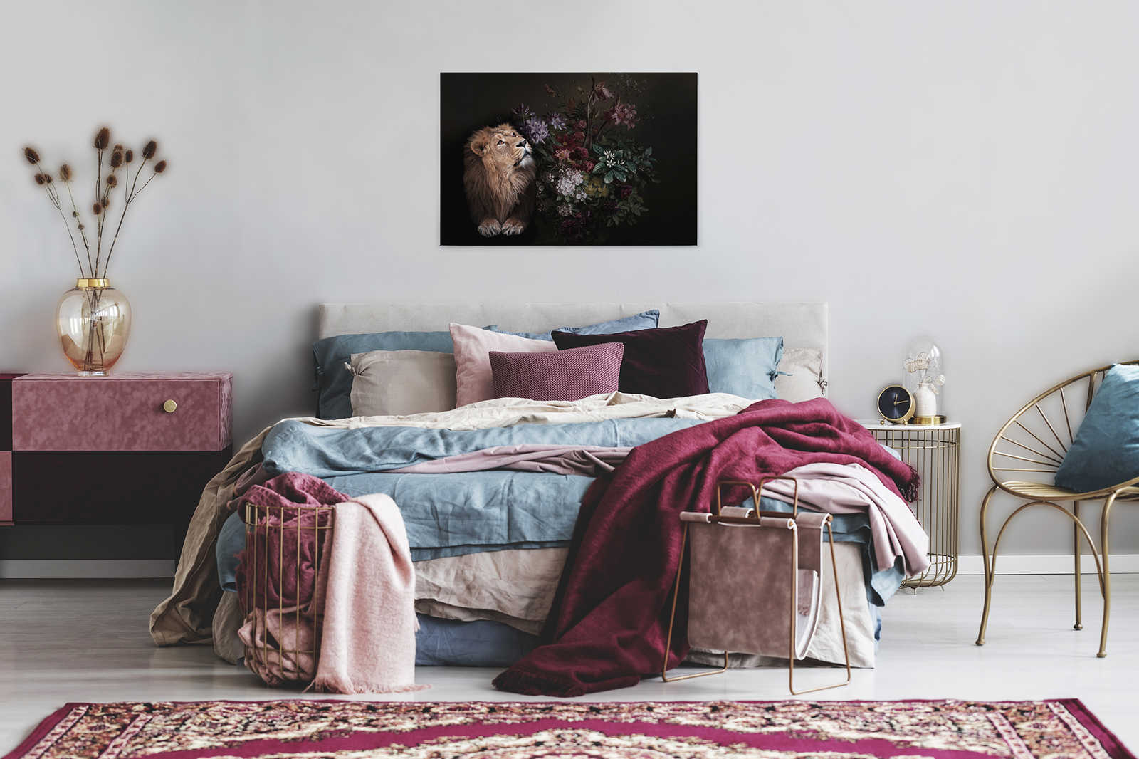             Canvas schilderij Leeuw portret met bloemen - 0,90 m x 0,60 m
        