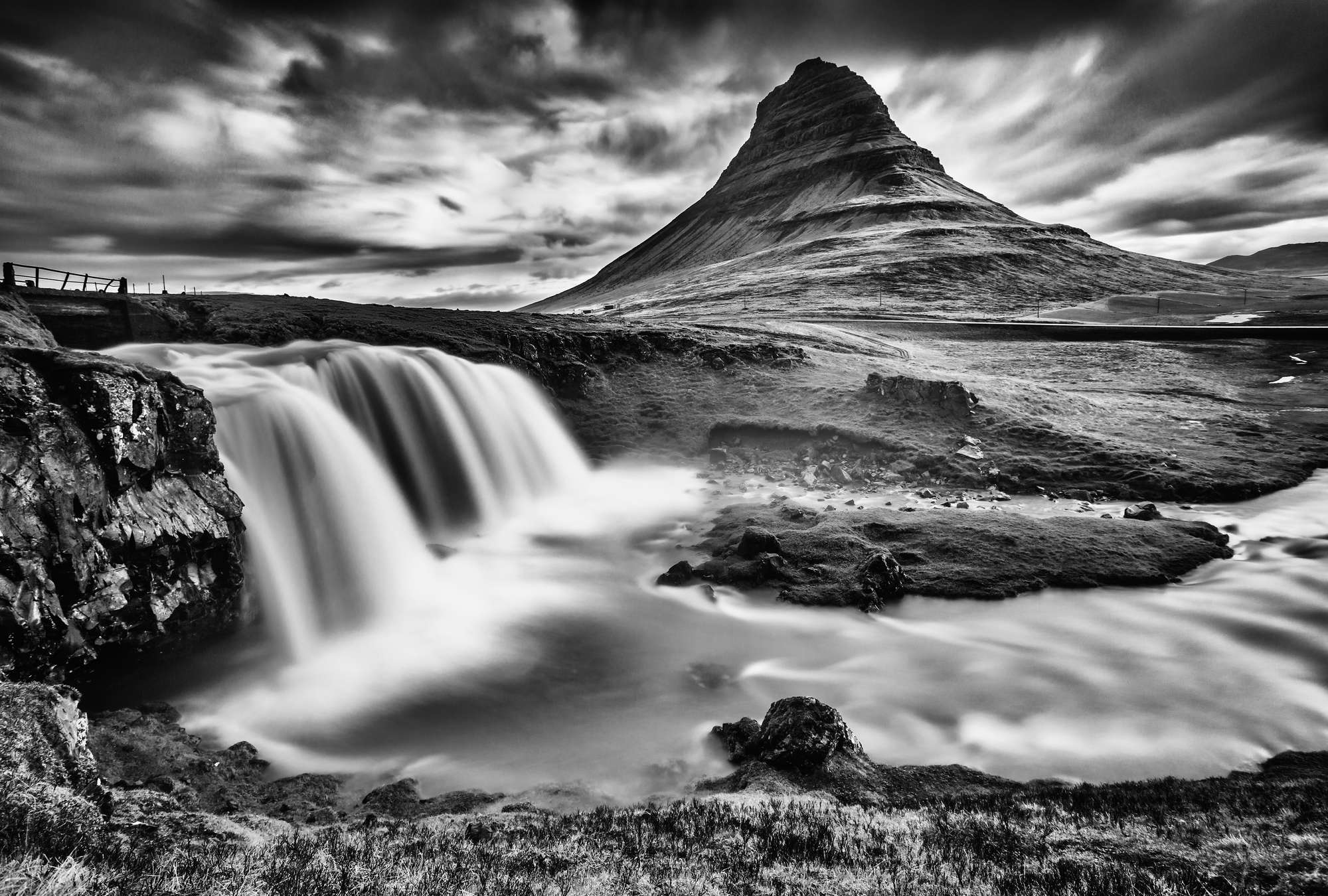            Photo wallpaper Krikjufellfoss landscape motif mountain and waterfalls - black and white
        
