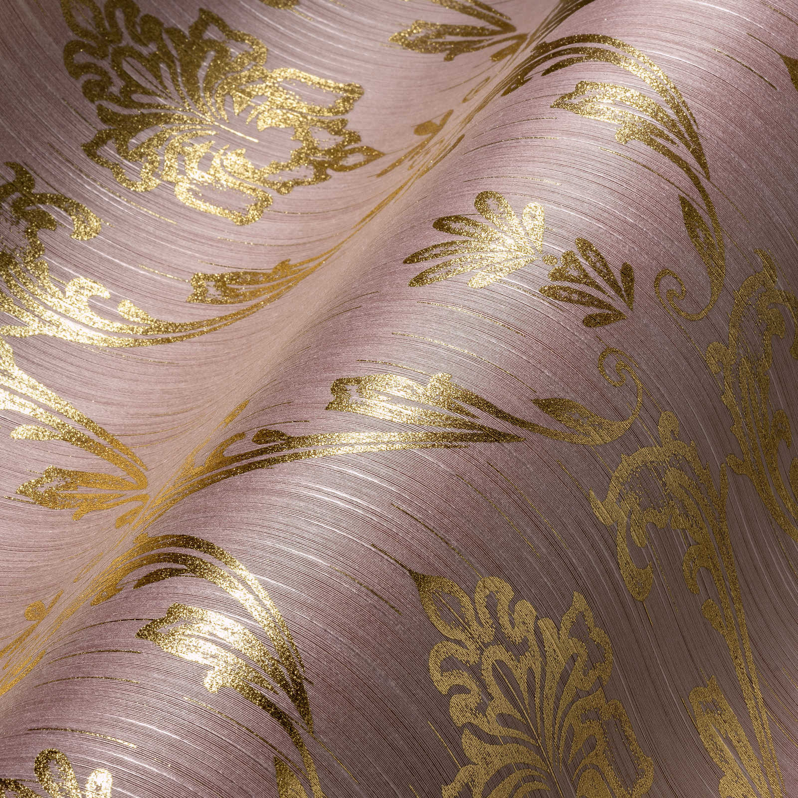             Papel pintado ornamental con elementos florales en oro - oro, rosa
        