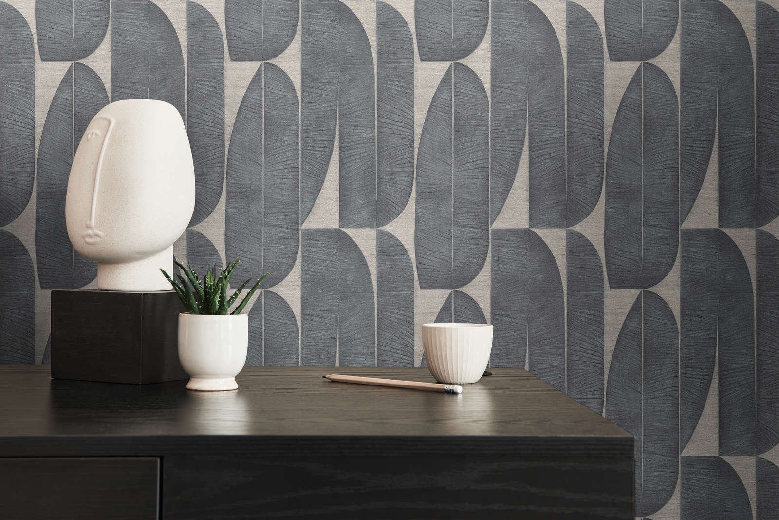             Non-woven wallpaper with geometric pattern in leaf look - beige, black
        