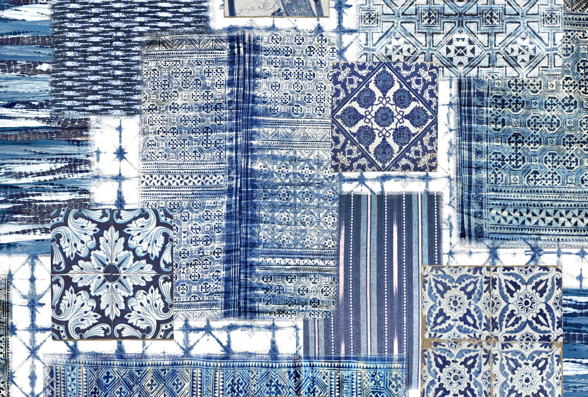             Carta da parati patchwork, piastrelle e motivi Delft - Blu, bianco
        
