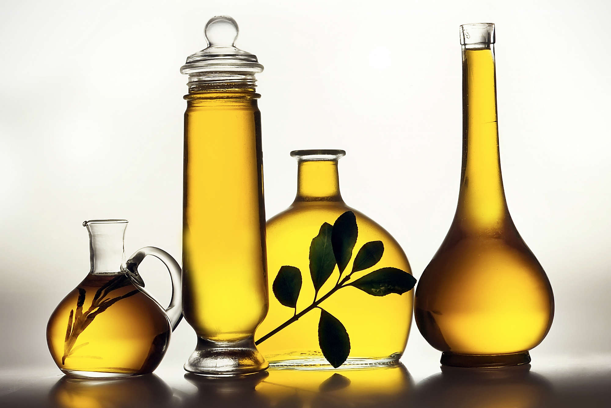             Fotomurali Bottiglie con olio d'oliva - Pile liscio premium
        