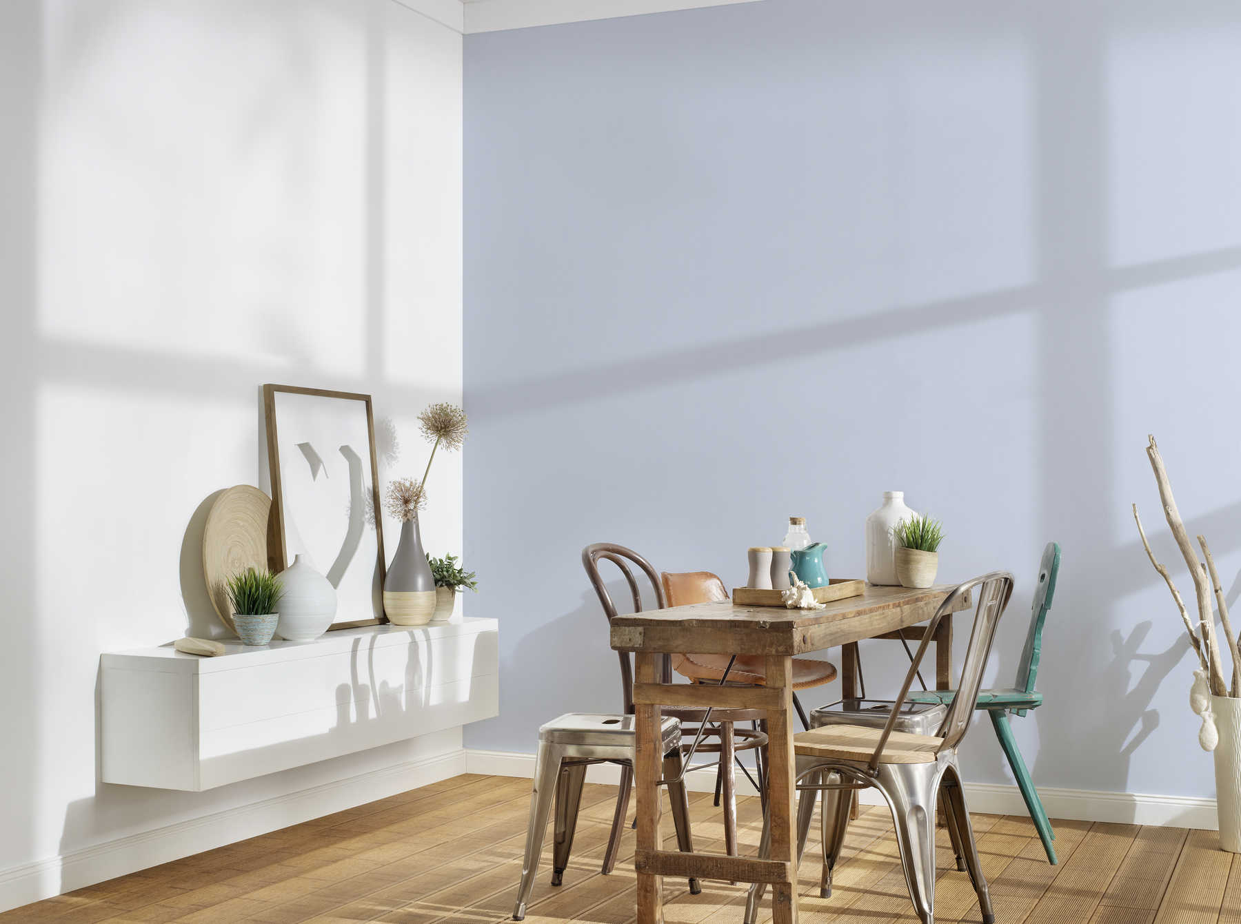             Plain wallpaper in pastel colour with subtle textile texture - blue
        