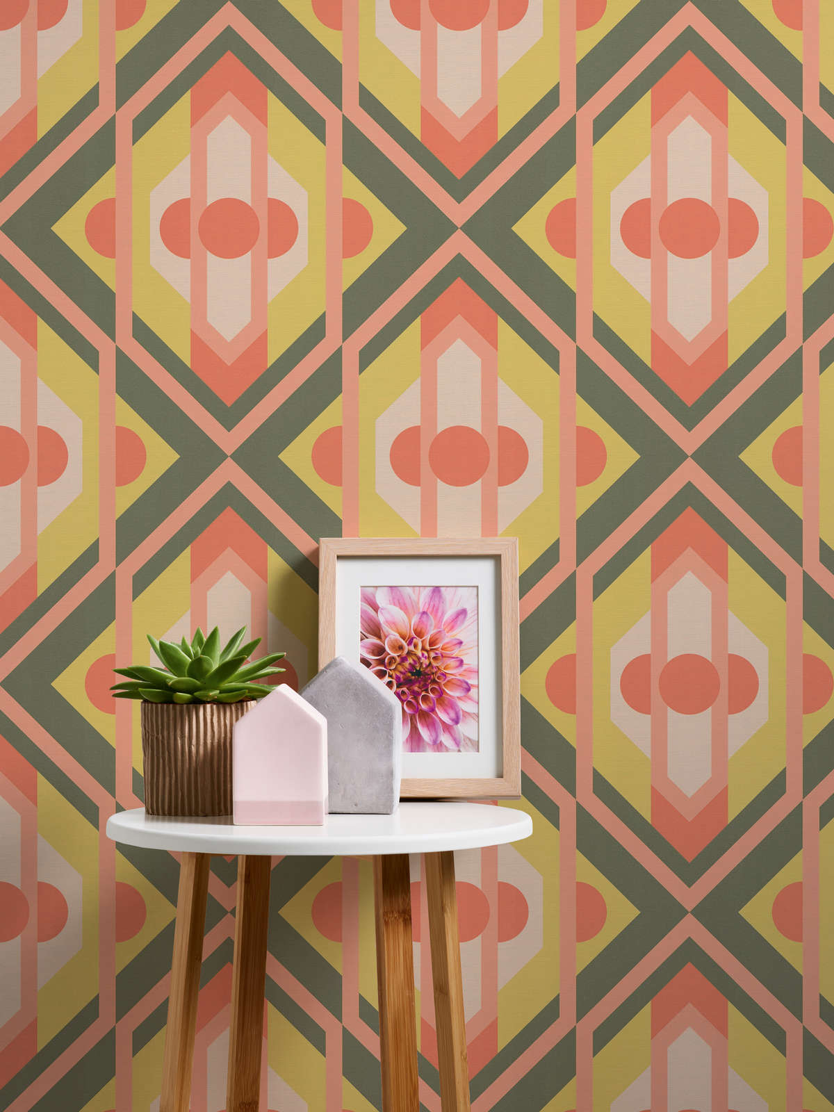             Lightly textured retro wallpaper with geometric ornaments - green, orange, red
        