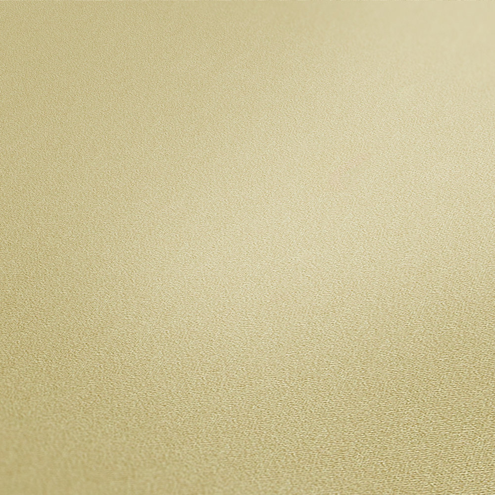             Papel pintado dorado monocromo con brillo metálico
        