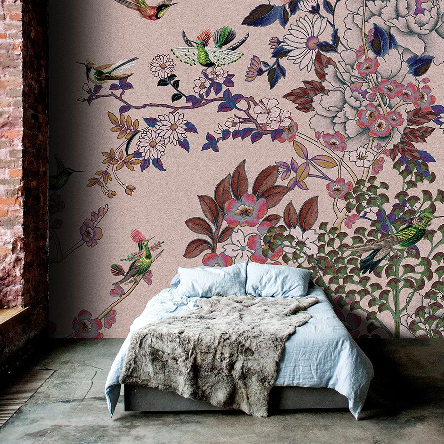 Photo wallpaper »madras 2« - Rose-coloured floral motif with hummingbirds on kraft paper texture - Smooth, slightly pearlescent non-woven fabric
