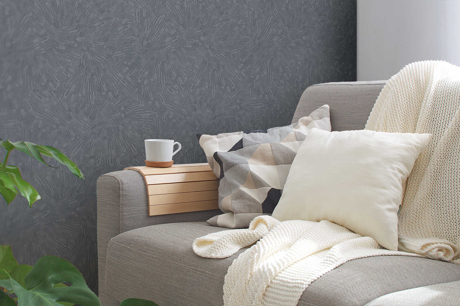             Non-woven wallpaper with graphic pattern in retro style - grey
        