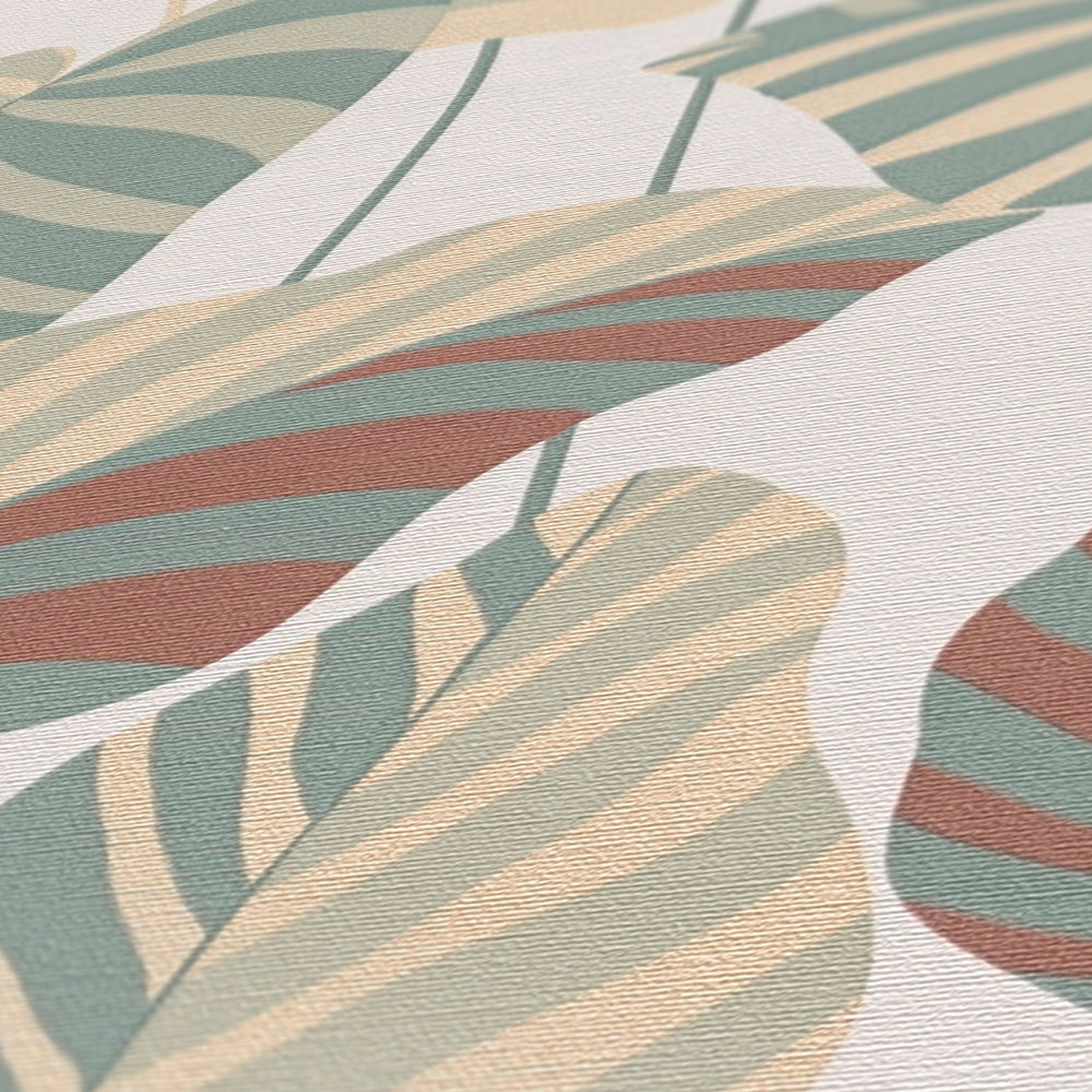             Papel pintado no tejido con grandes hojas de palmera en un color sutil - blanco, verde, naranja-rojo
        