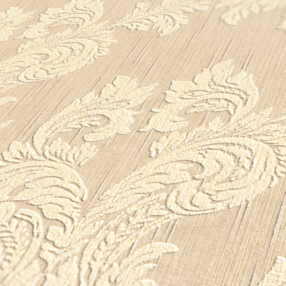            Papel pintado de aspecto textil con motivos ornamentales en estilo clásico - beige
        