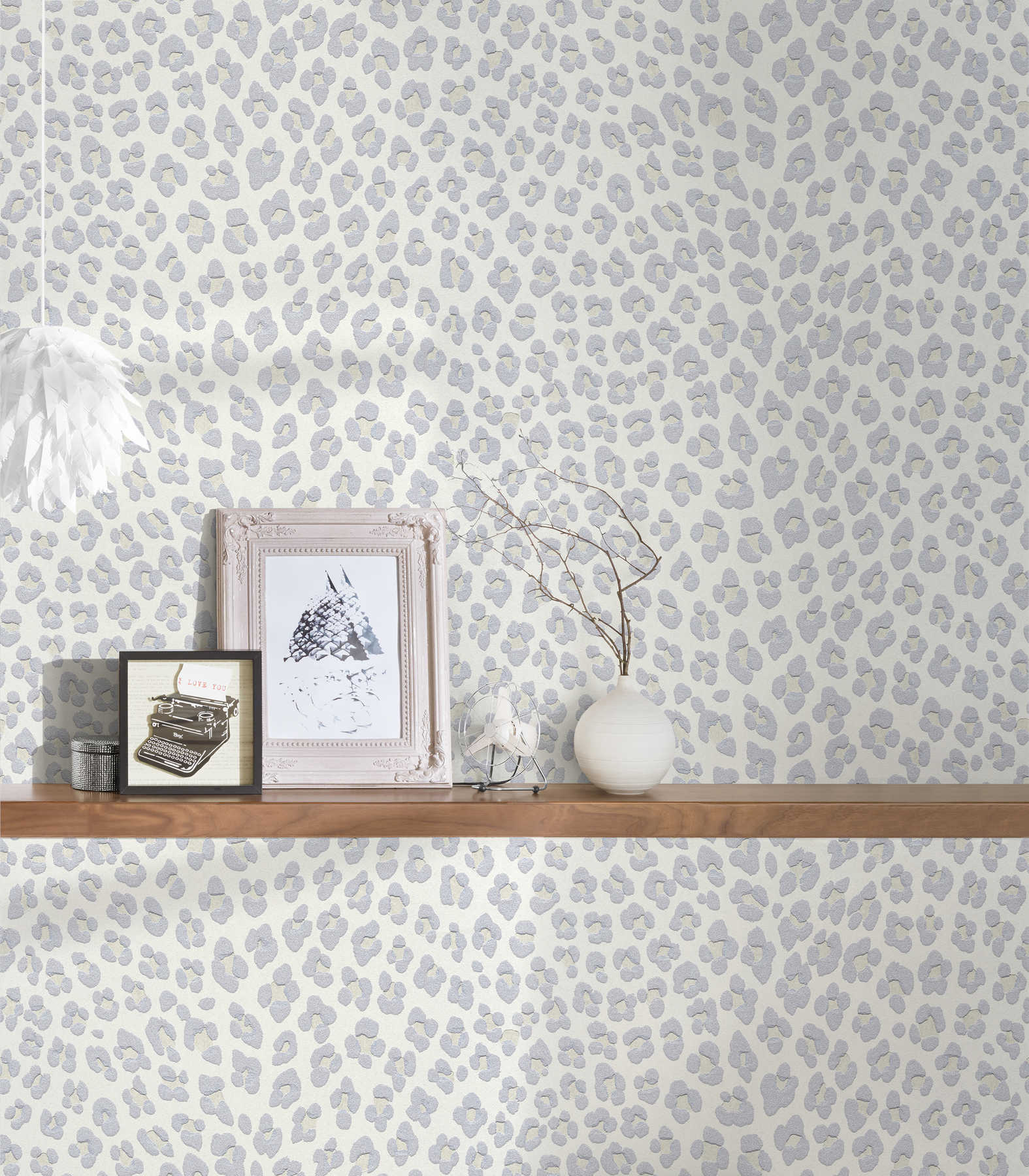             Wallpaper animal print leopard with metallic accent - cream
        