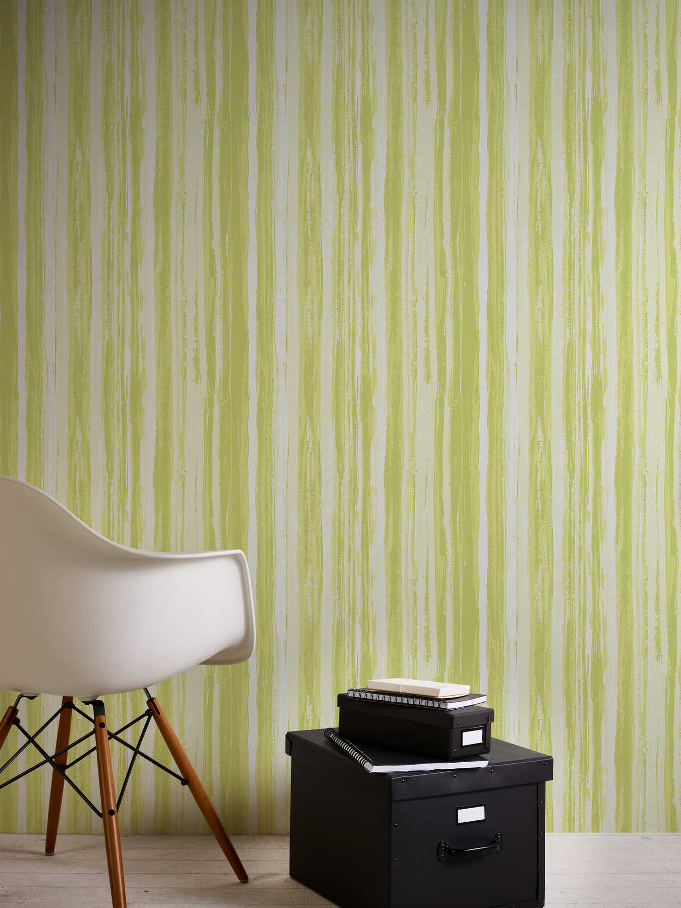             Green wallpaper with natural line pattern - green, white
        