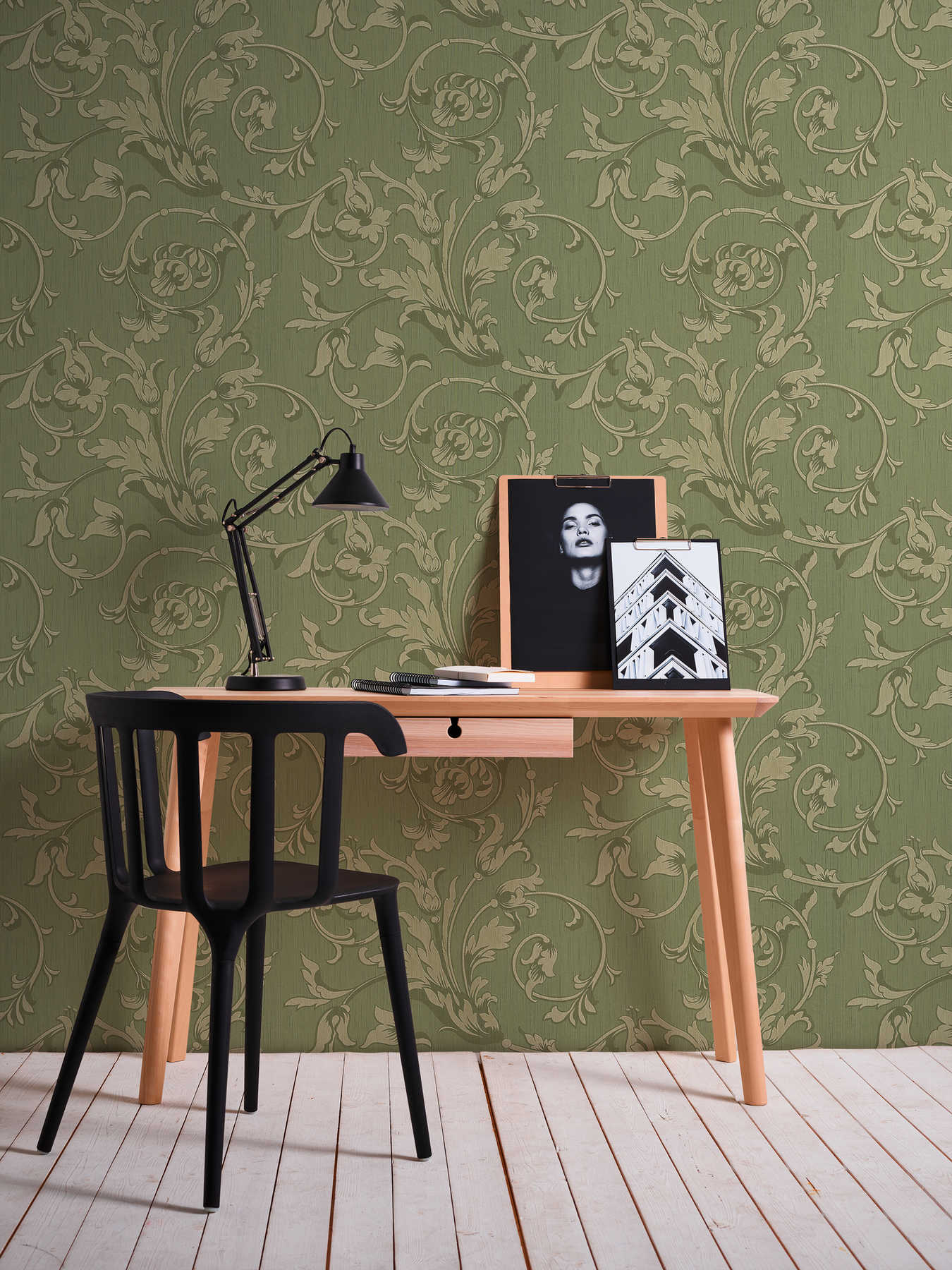             Non-woven wallpaper floral ornaments with texture effect - green
        